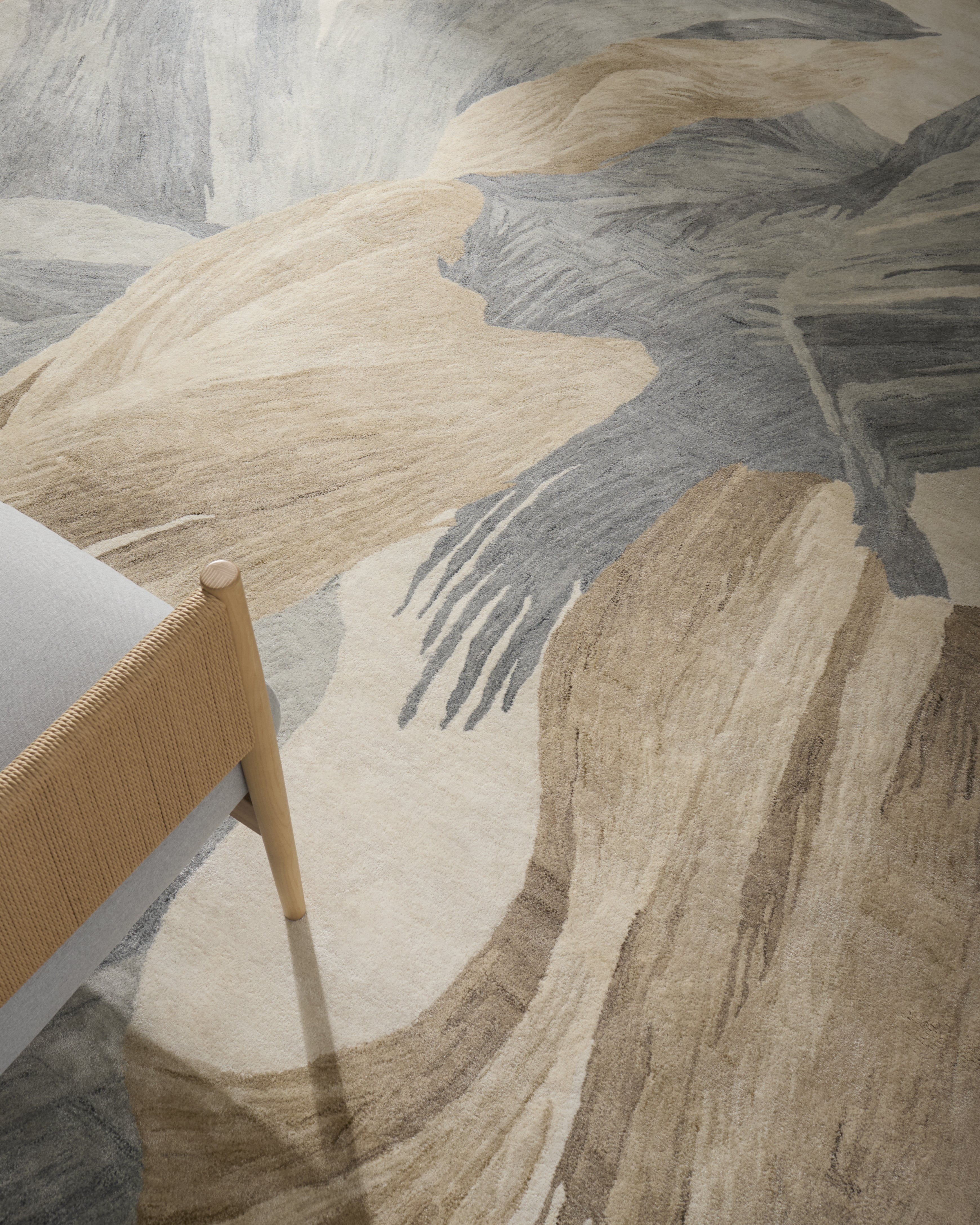 Diva  Indoor 2' x 3' Handmade Rug - Image 1