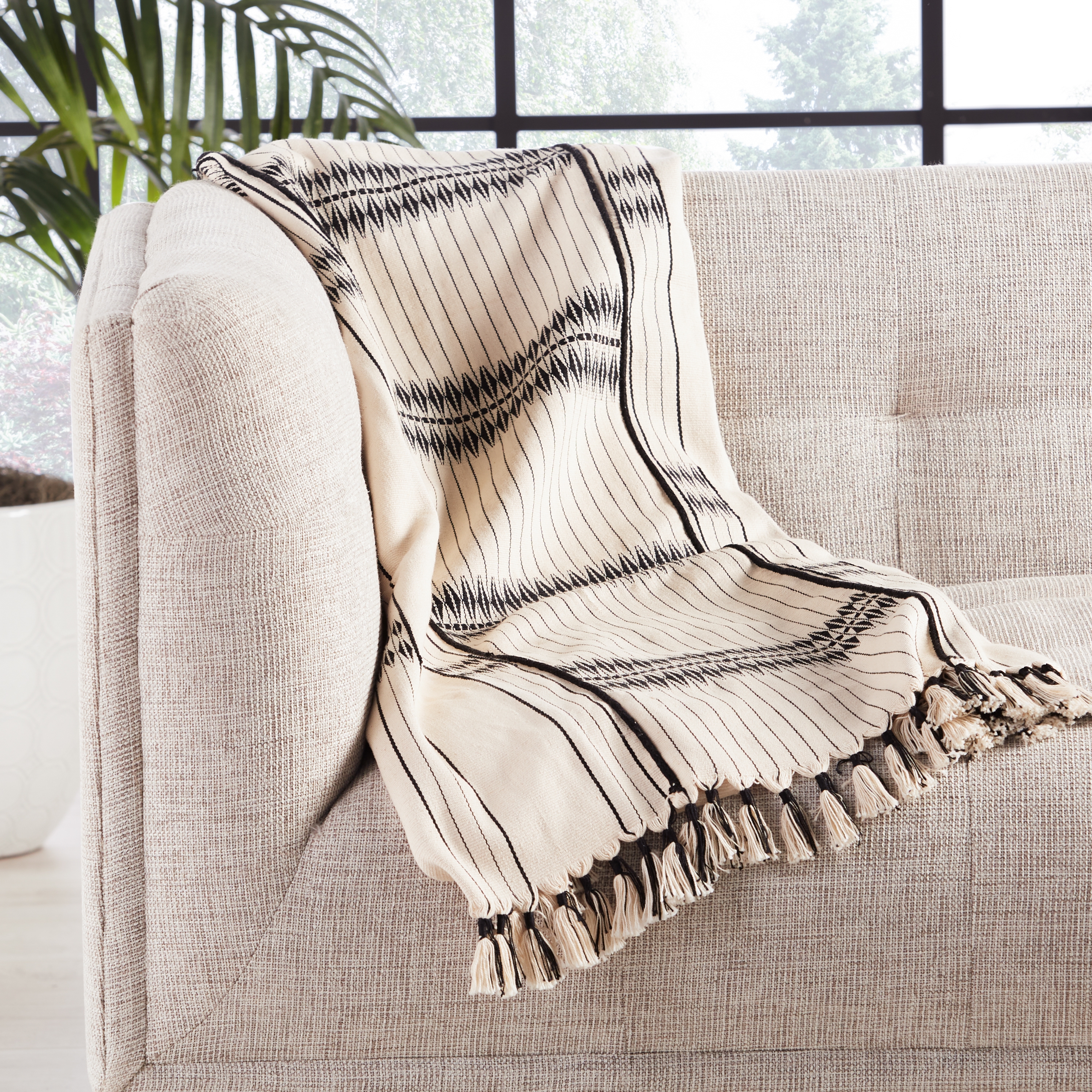 Saramati Hand-Loomed Tribal Cream/ Black Throw - Image 2