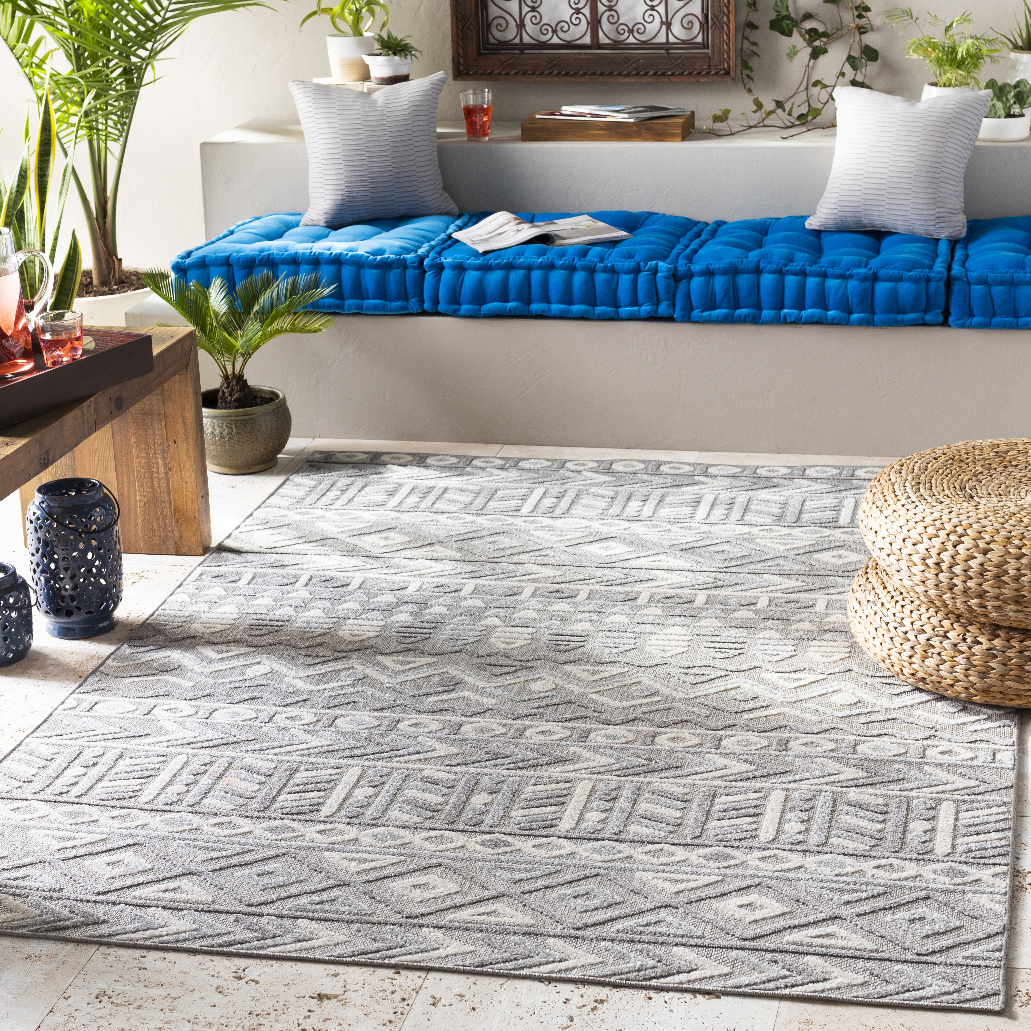 Big Sur Gray Outdoor 2' x 3' Machine Woven Rug - Image 1