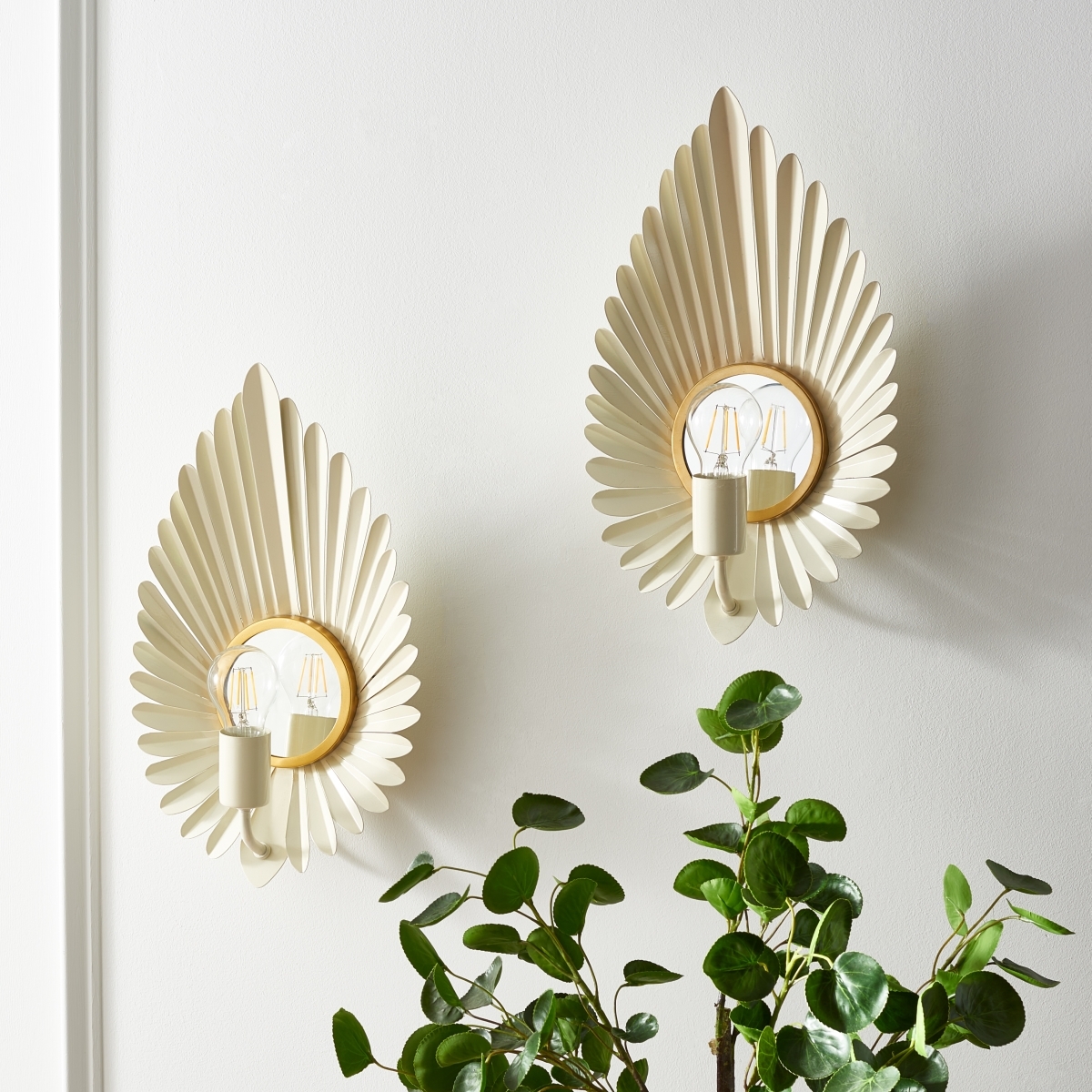 Lorynn 18" Wall Sconce - Off White / Gold - Safavieh - Image 1