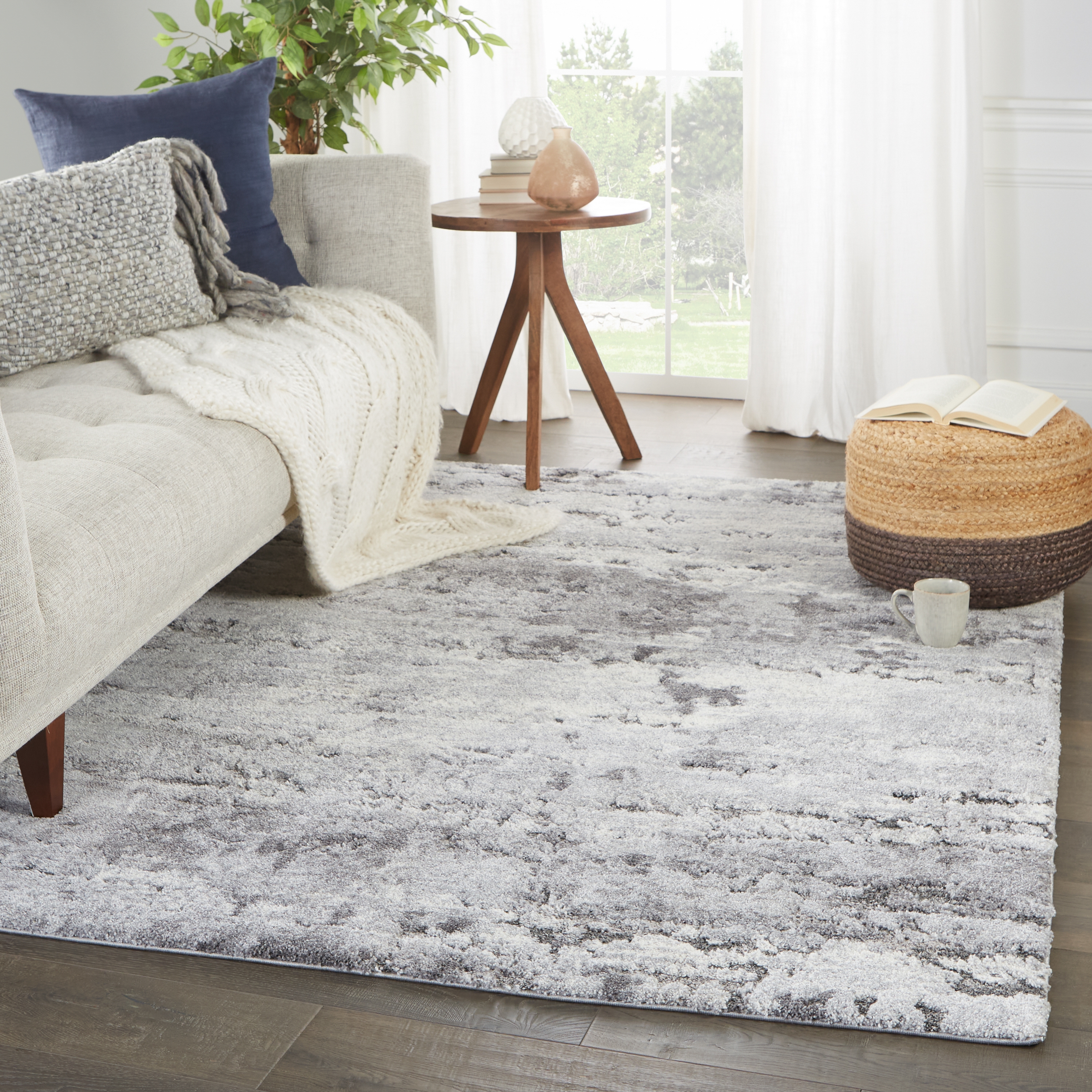 Vibe by Coen Abstract Gray/ Ivory Area Rug (5'X7'6") - Image 4