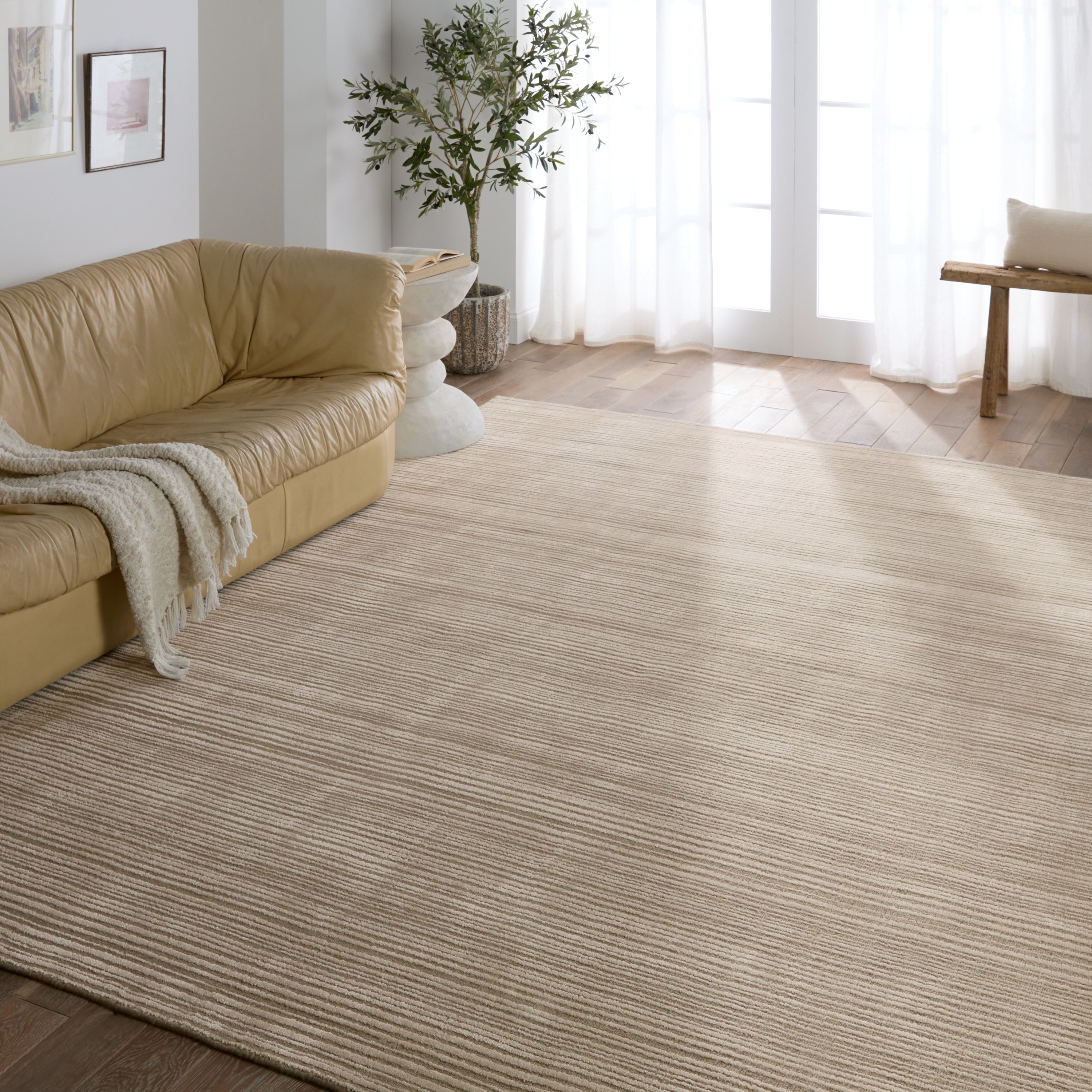 Gradient Handmade Solid Taupe Area Rug (8'X10') - Image 4
