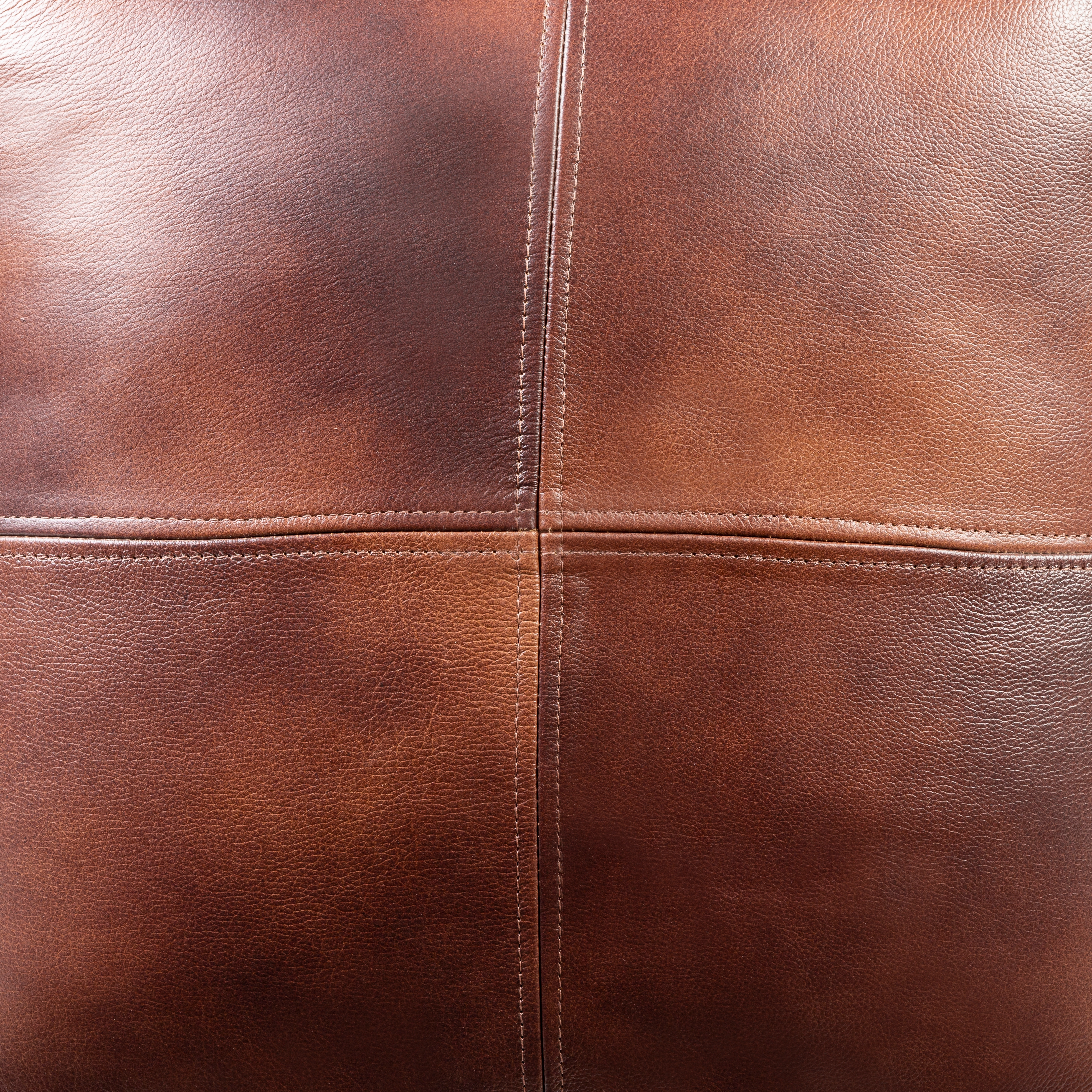 Sheffield nan Pouf - Image 1