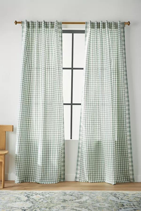 Gingham Curtain - Image 0