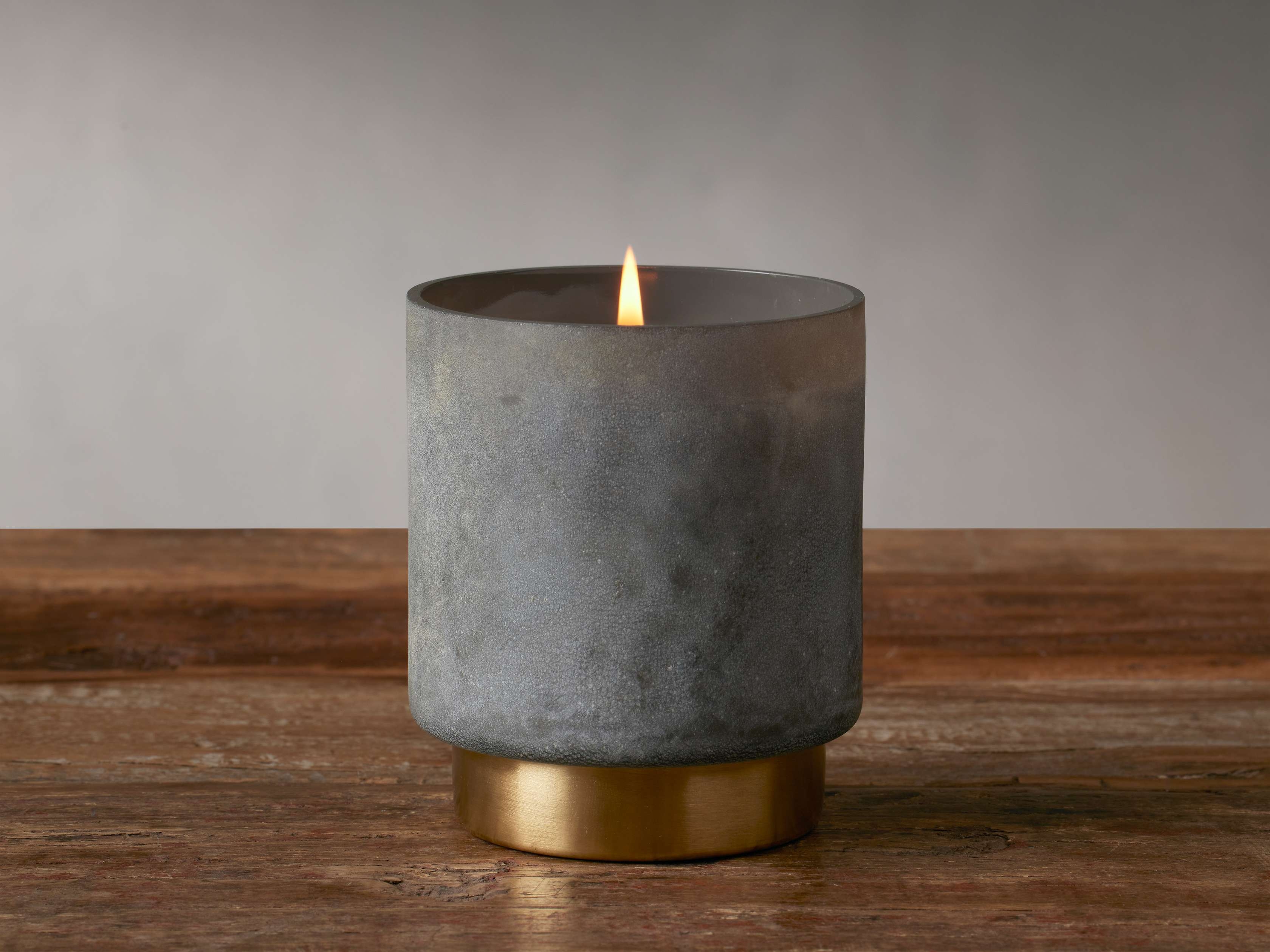 Retreat Spiced Vanilla Oakwood Candle in Glass Small Red - Image 0