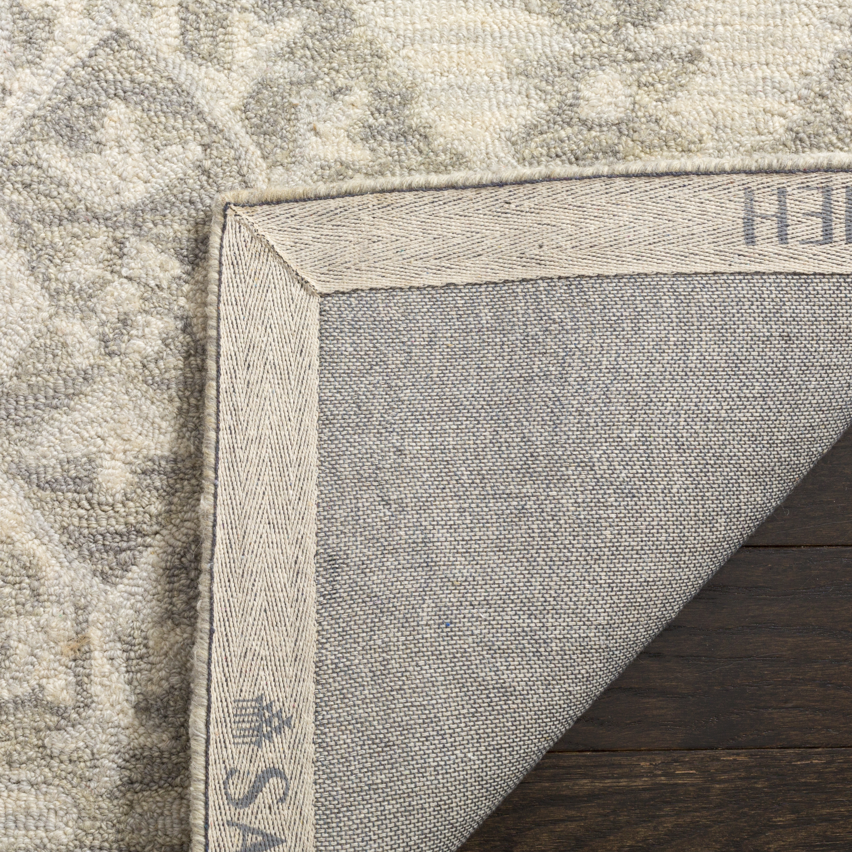 Arlo Home Hand Tufted Area Rug, MLP210A, Light Grey,  3' X 5' - Image 3