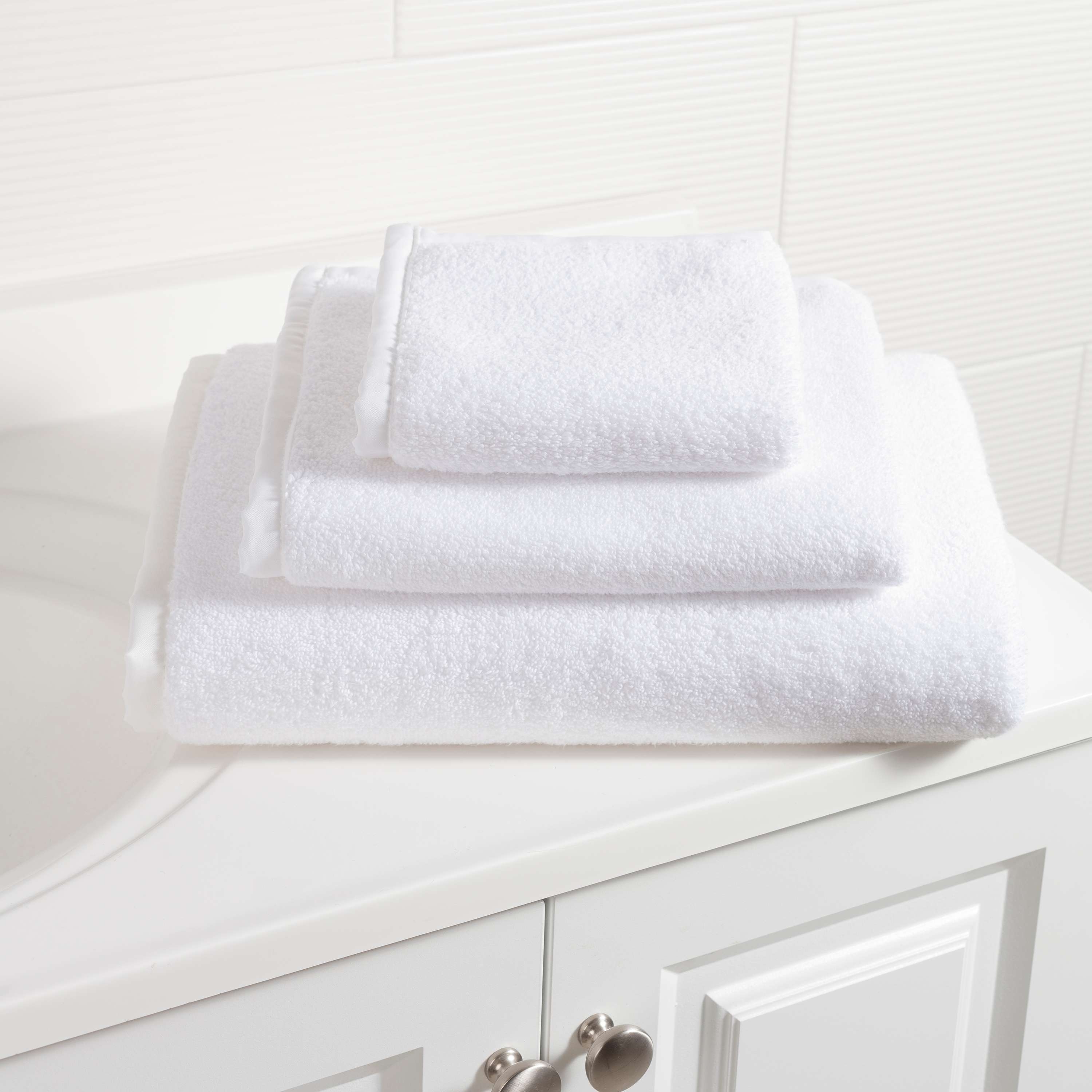 Signature Banded White/White Towel - Image 0