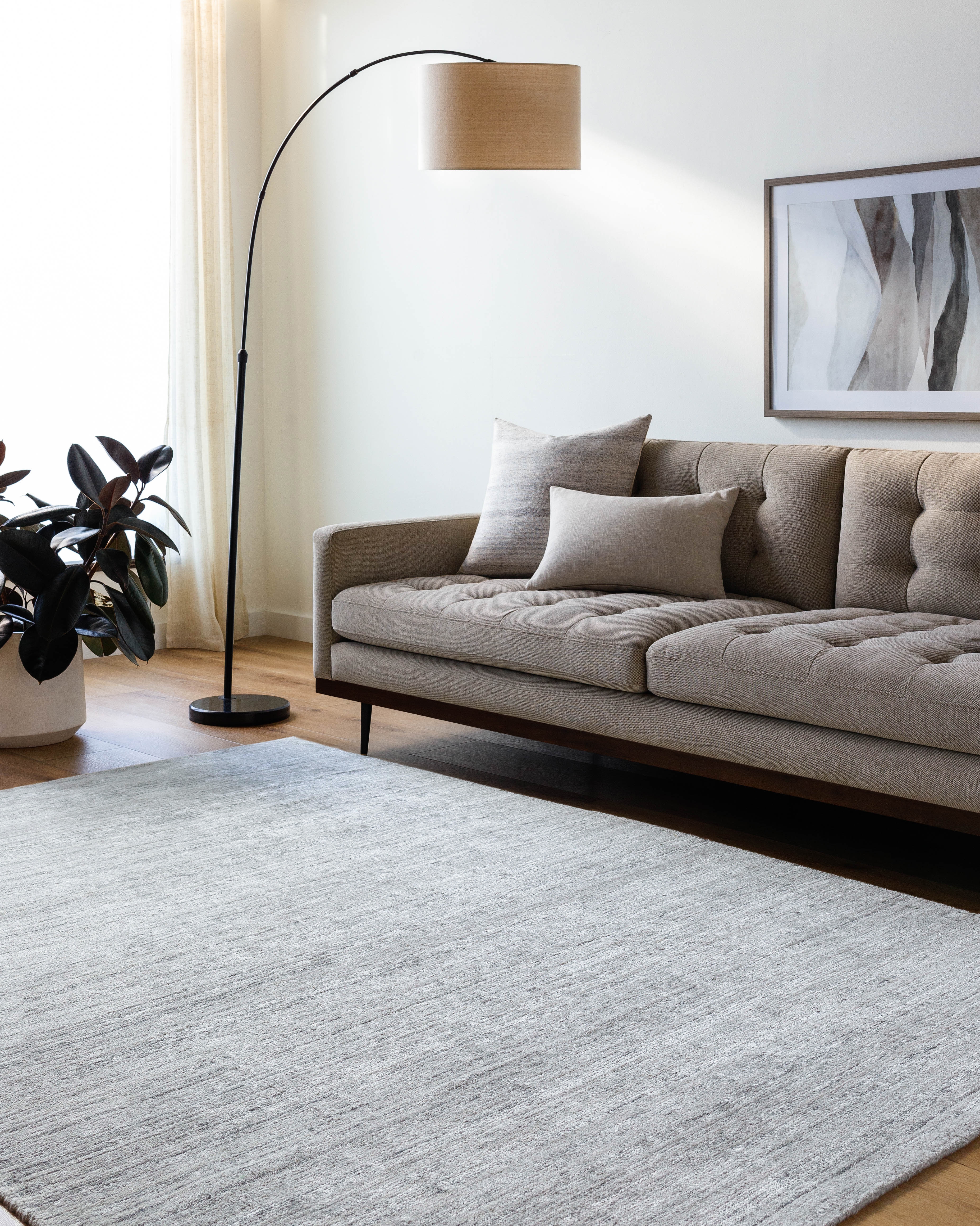 Grandeur Gray Indoor 6' x 9' Handmade Rug - Image 1