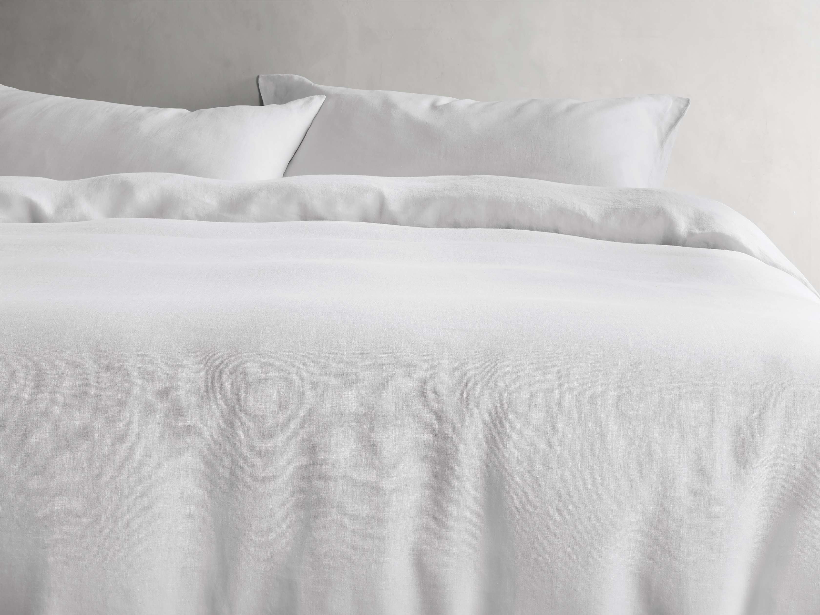Italian Garment-Dyed Duvet Set Linen Queen in White - Image 0