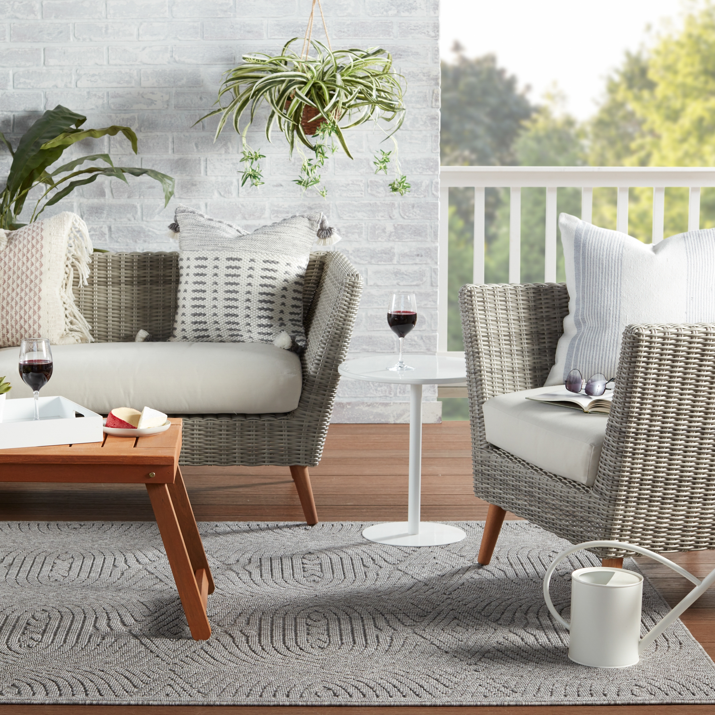 Design (US) Gray 18"X18" Pillow I-O - Image 4