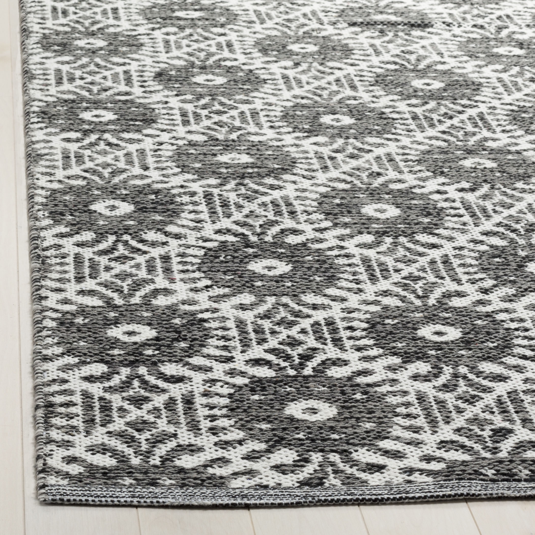 Arlo Home Hand Woven Area Rug, MTK612A, Black/Ivory,  3' X 5' - Image 1