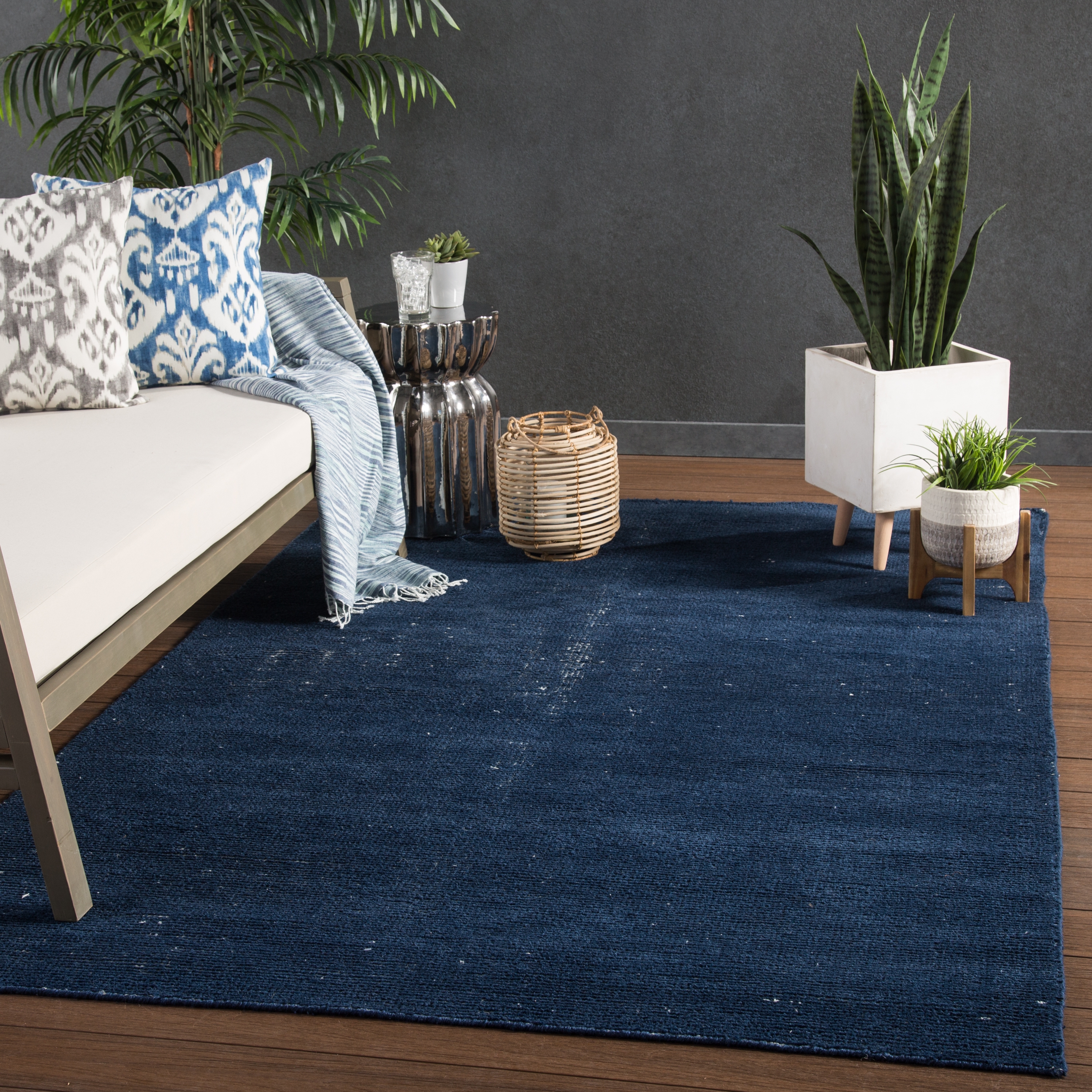 Limon Indoor/ Outdoor Solid Blue/ White Area Rug (9'X12') - Image 5