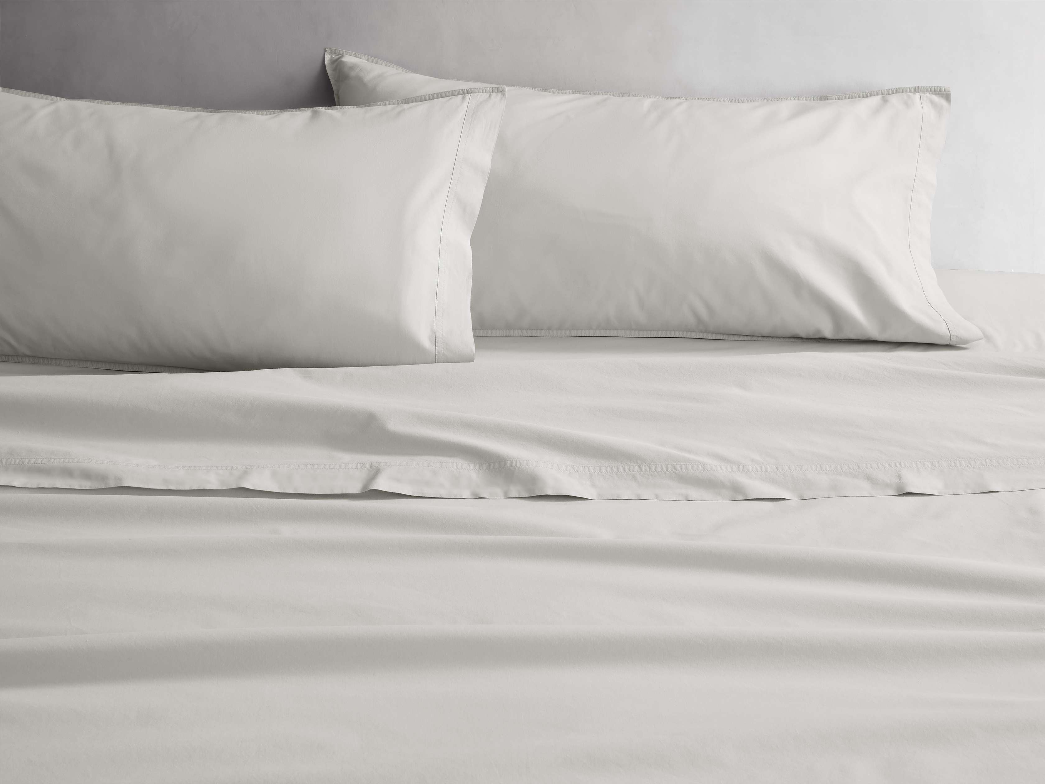 Italian Garment-Dyed Sheet Set Percale Queen in White - Image 0