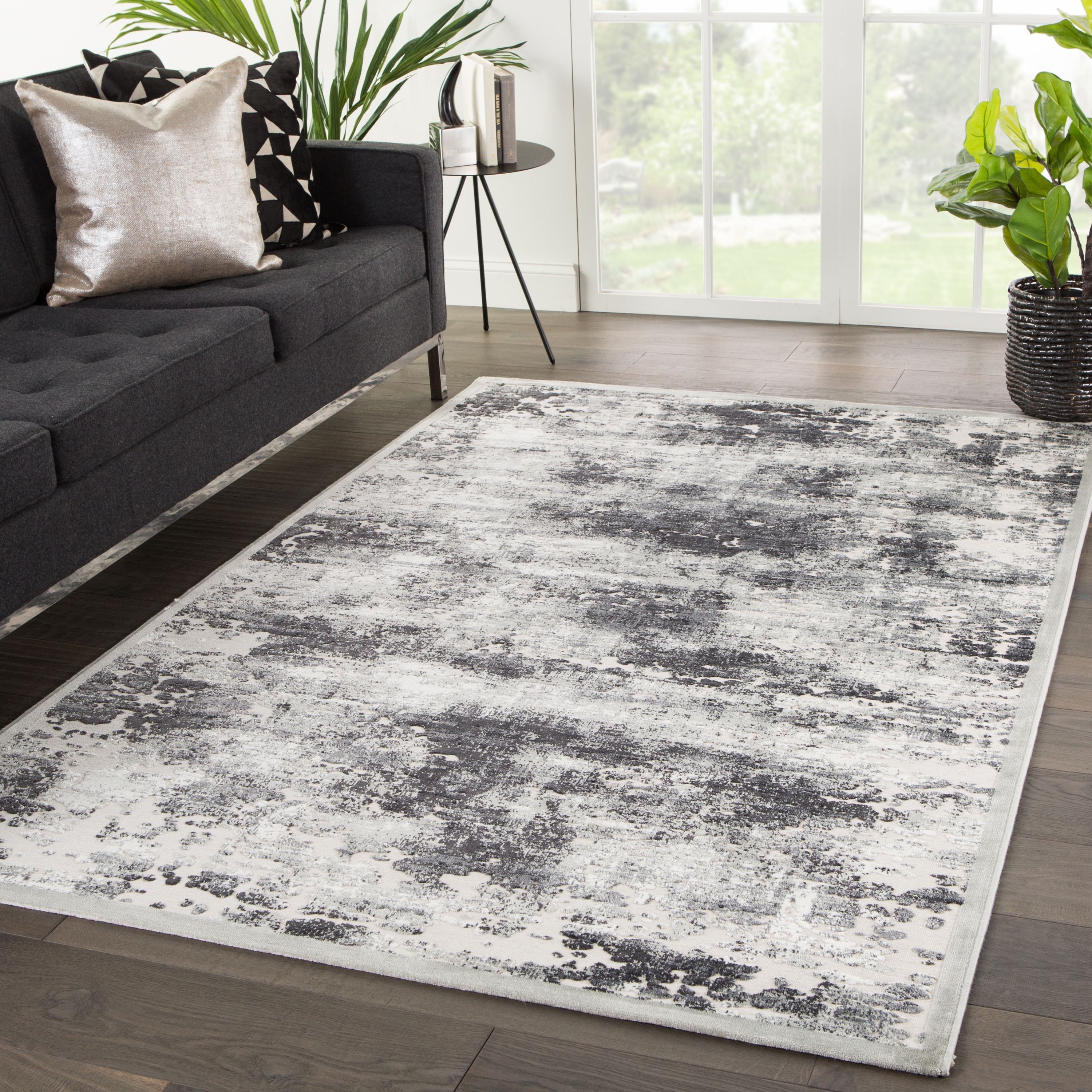 Trista Abstract Gray/ White Area Rug (5'X7'6") - Image 4