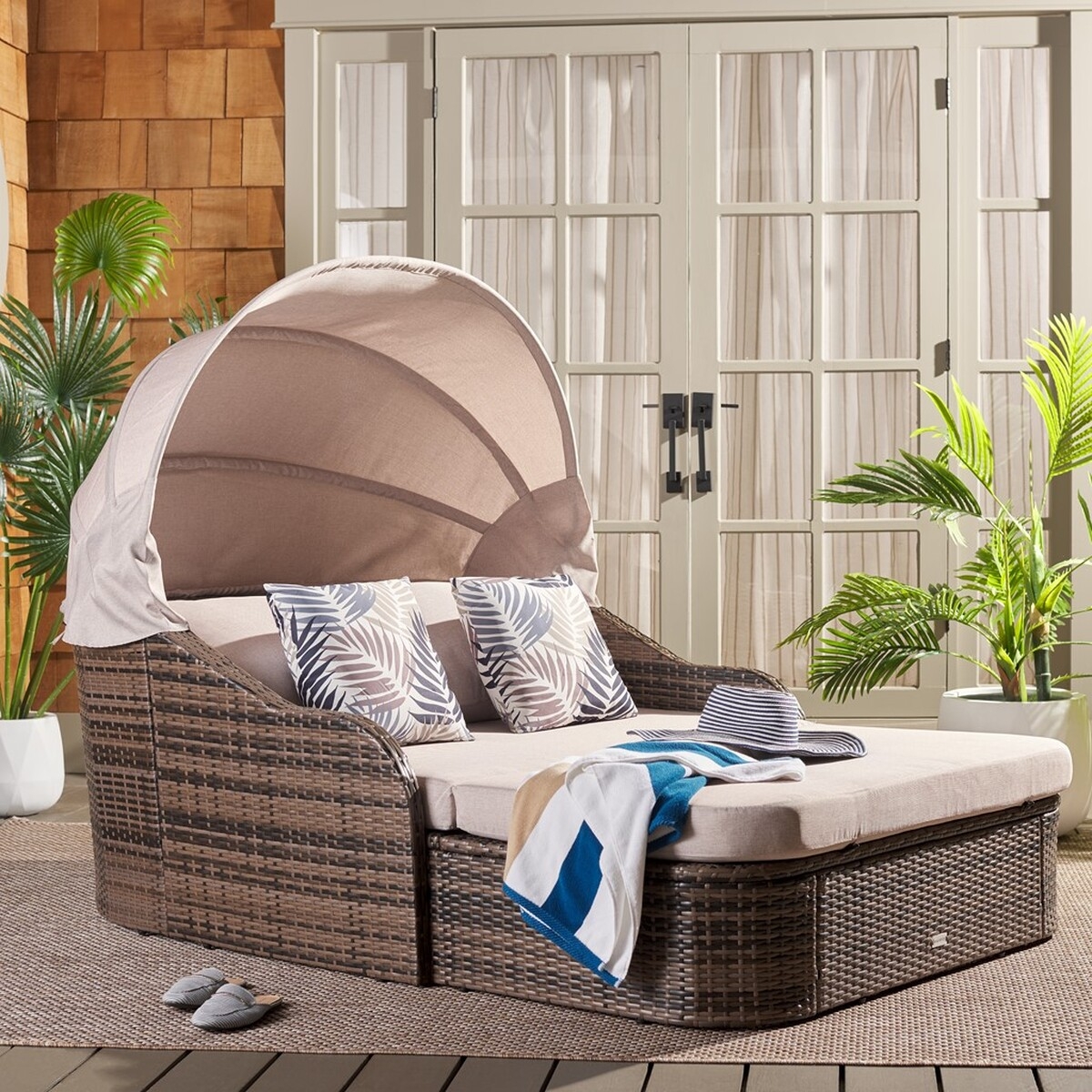 Indoor-Outdoor Baloo Daybed - Grey Brown/Light Grey - Safavieh - Image 1