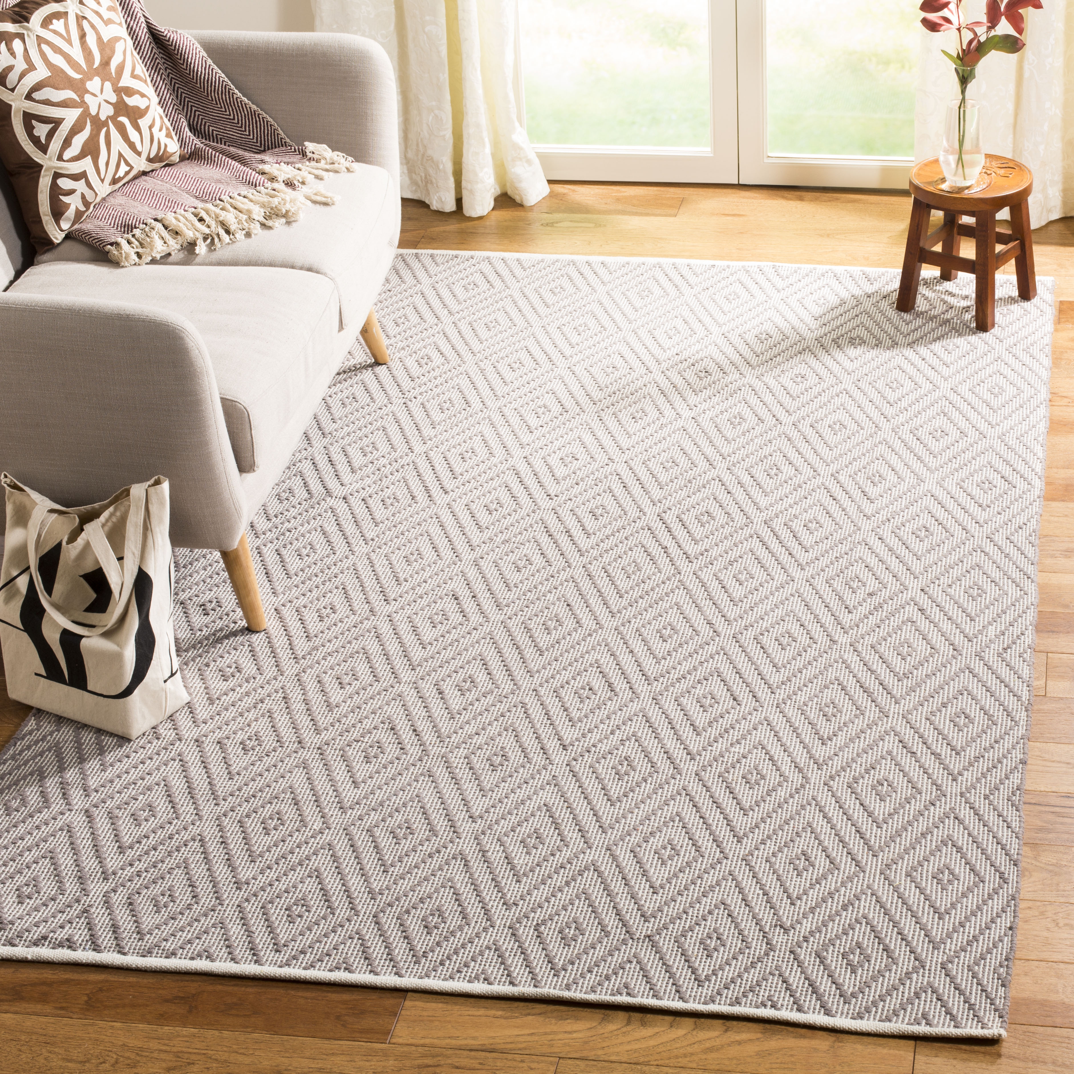 Arlo Home Hand Woven Area Rug, MTK811A, Grey/Ivory,  5' X 7' - Image 1