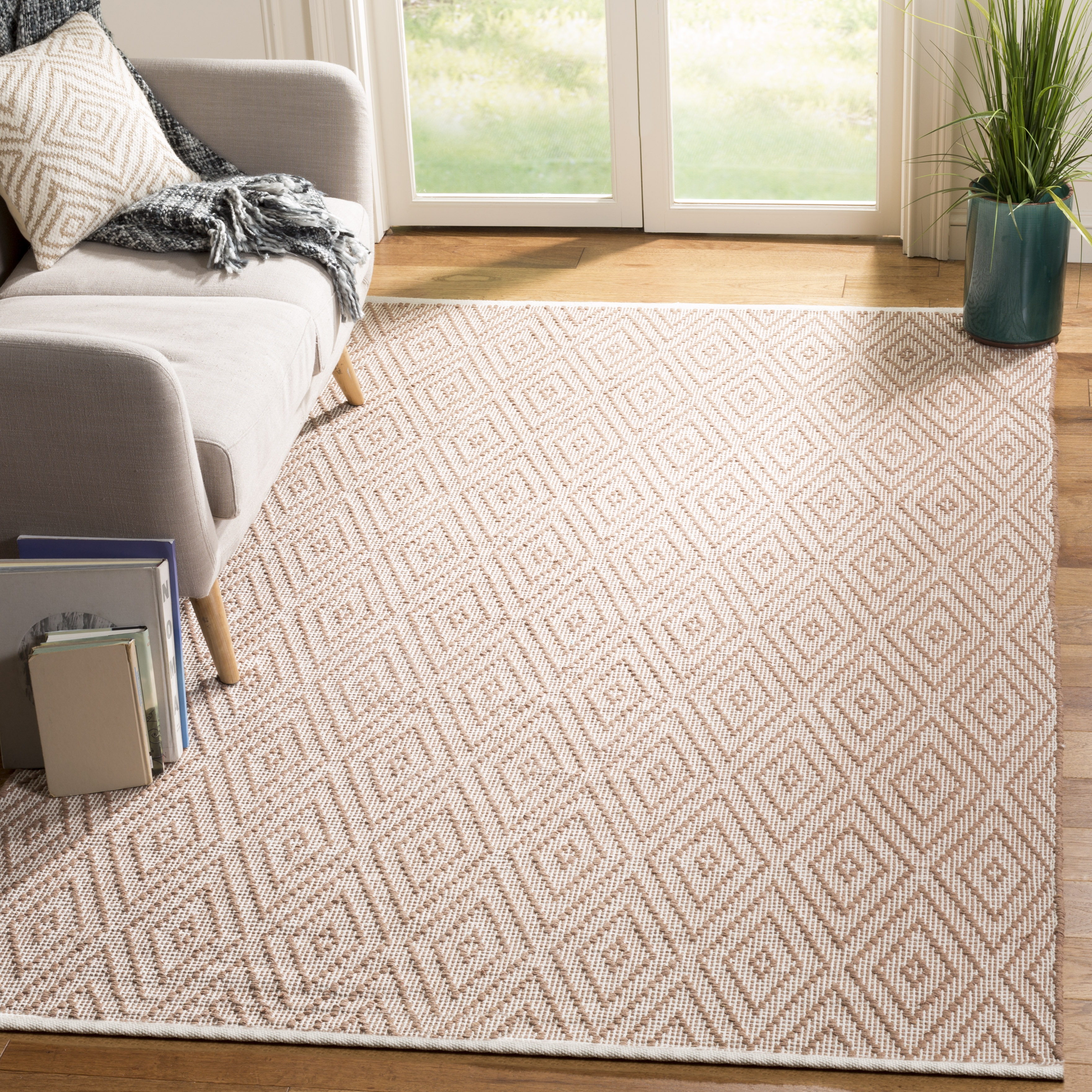 Arlo Home Hand Woven Area Rug, MTK811E, Beige/Ivory,  4' X 6' - Image 1