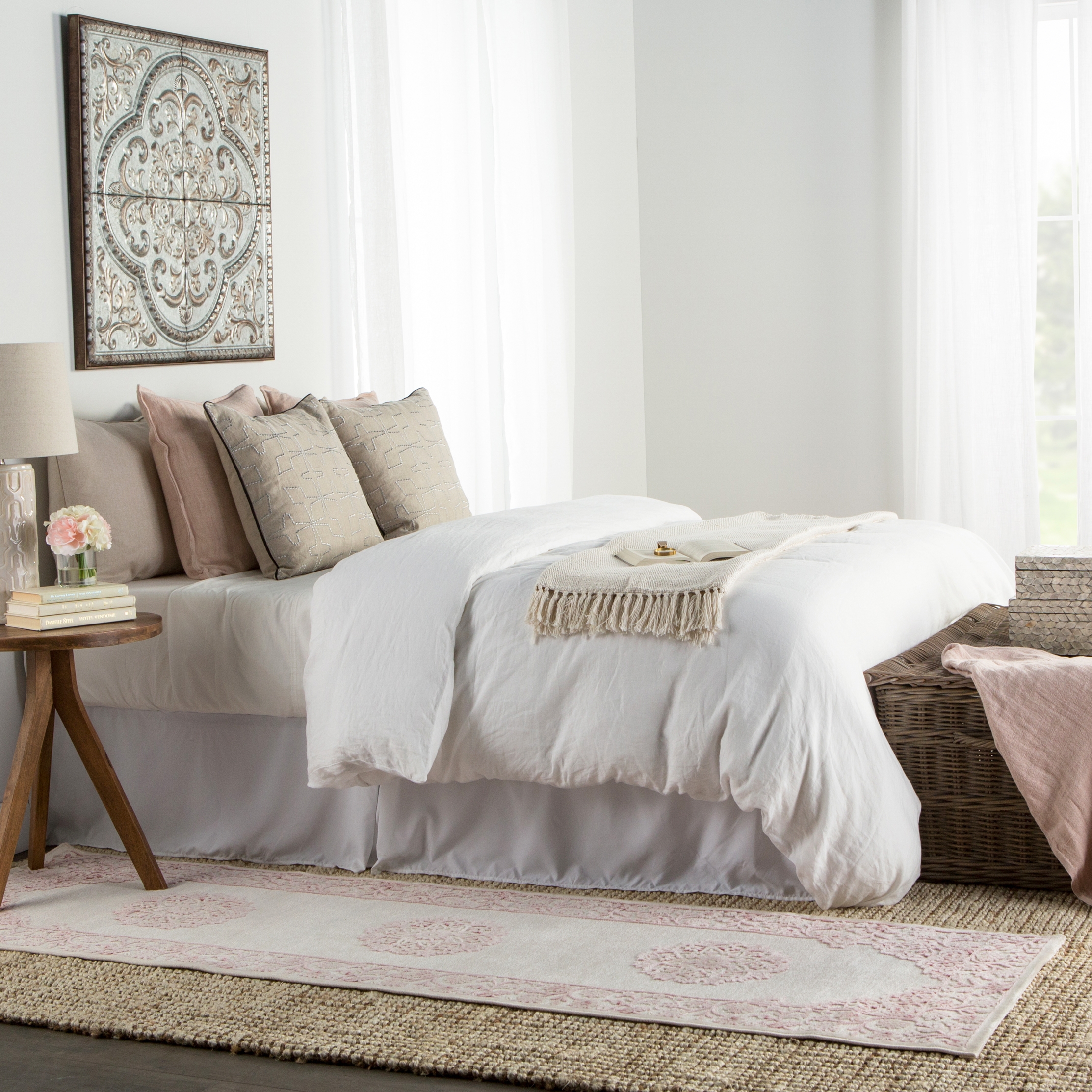 Malo Medallion Pink/ White Runner Rug (2'6"X8') - Image 4