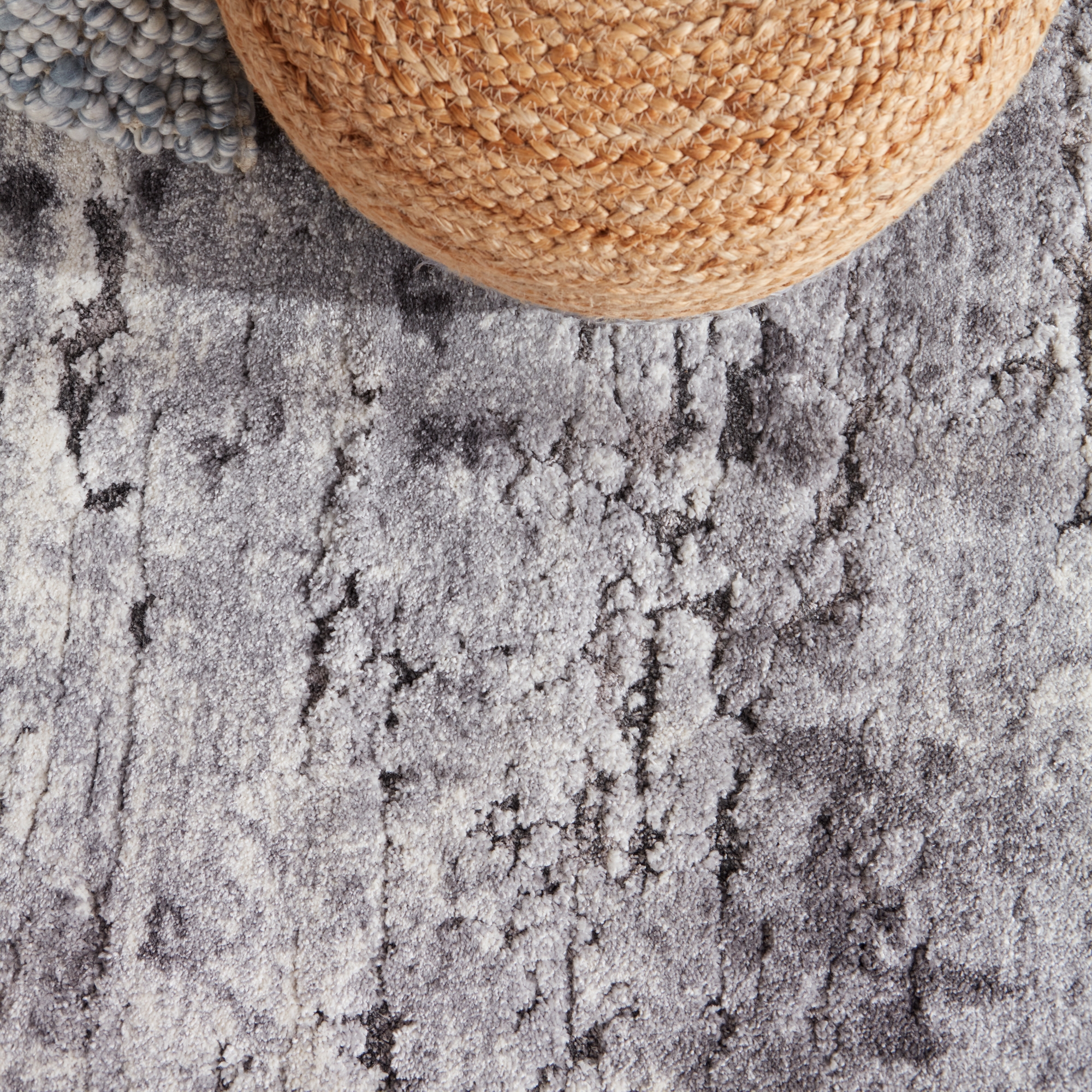 Vibe by Coen Abstract Gray/ Ivory Area Rug (5'X7'6") - Image 6