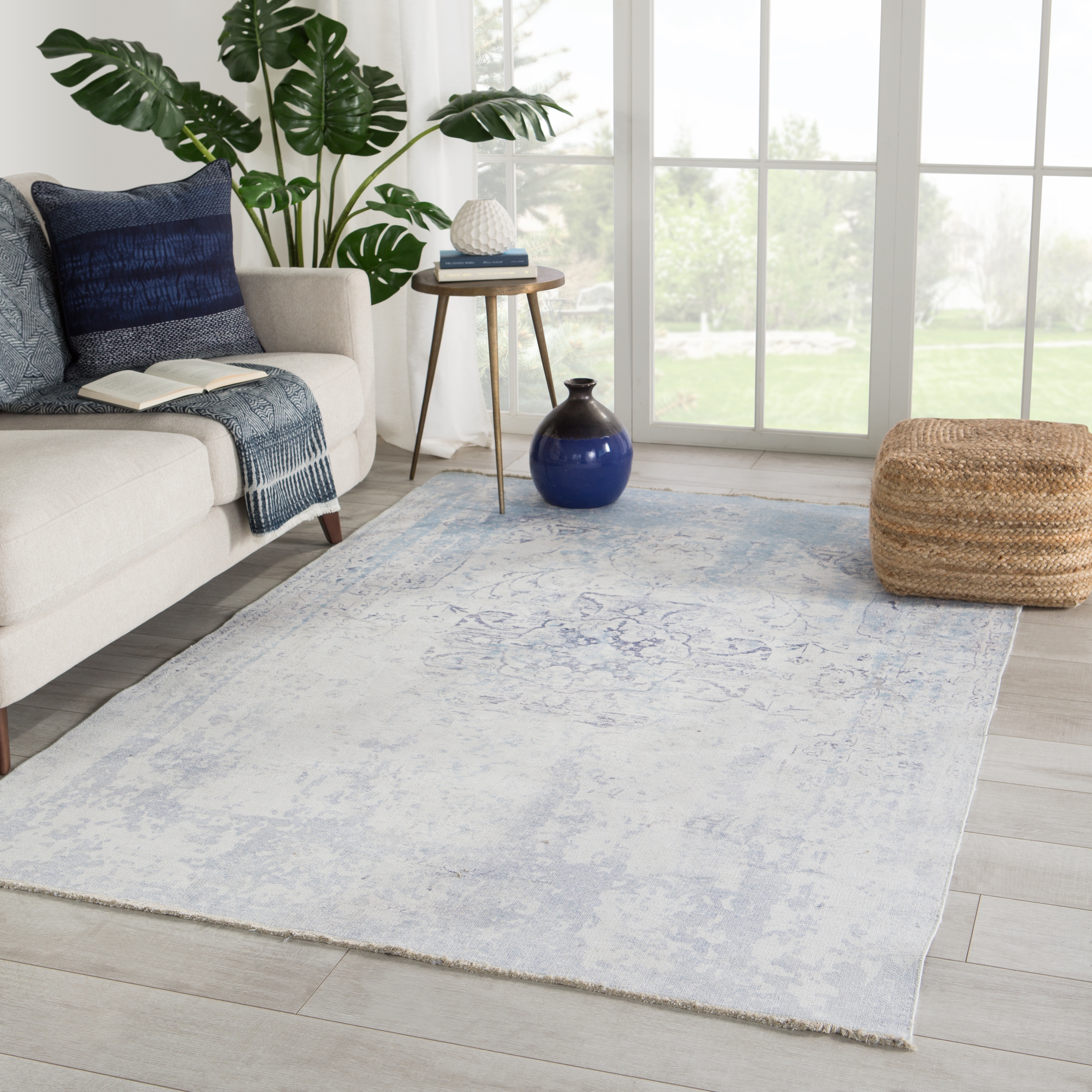 Contessa Medallion Blue/ White Area Rug (6'X9') - Image 4