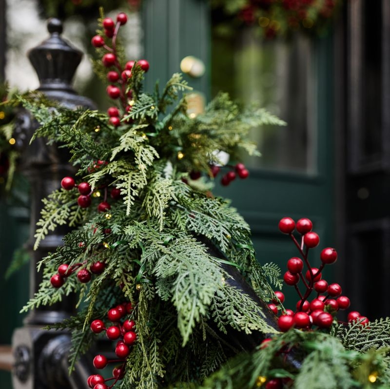 Faux Pre-Lit Hemlock & Berry Garland 6' - Image 3