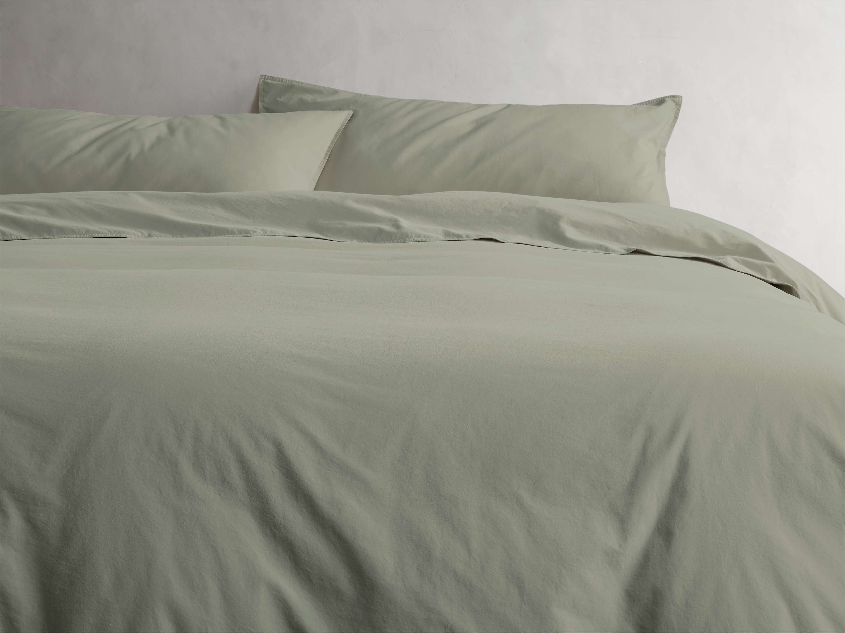 Italian Garment-Dyed Duvet Set Percale Queen in Green - Image 0