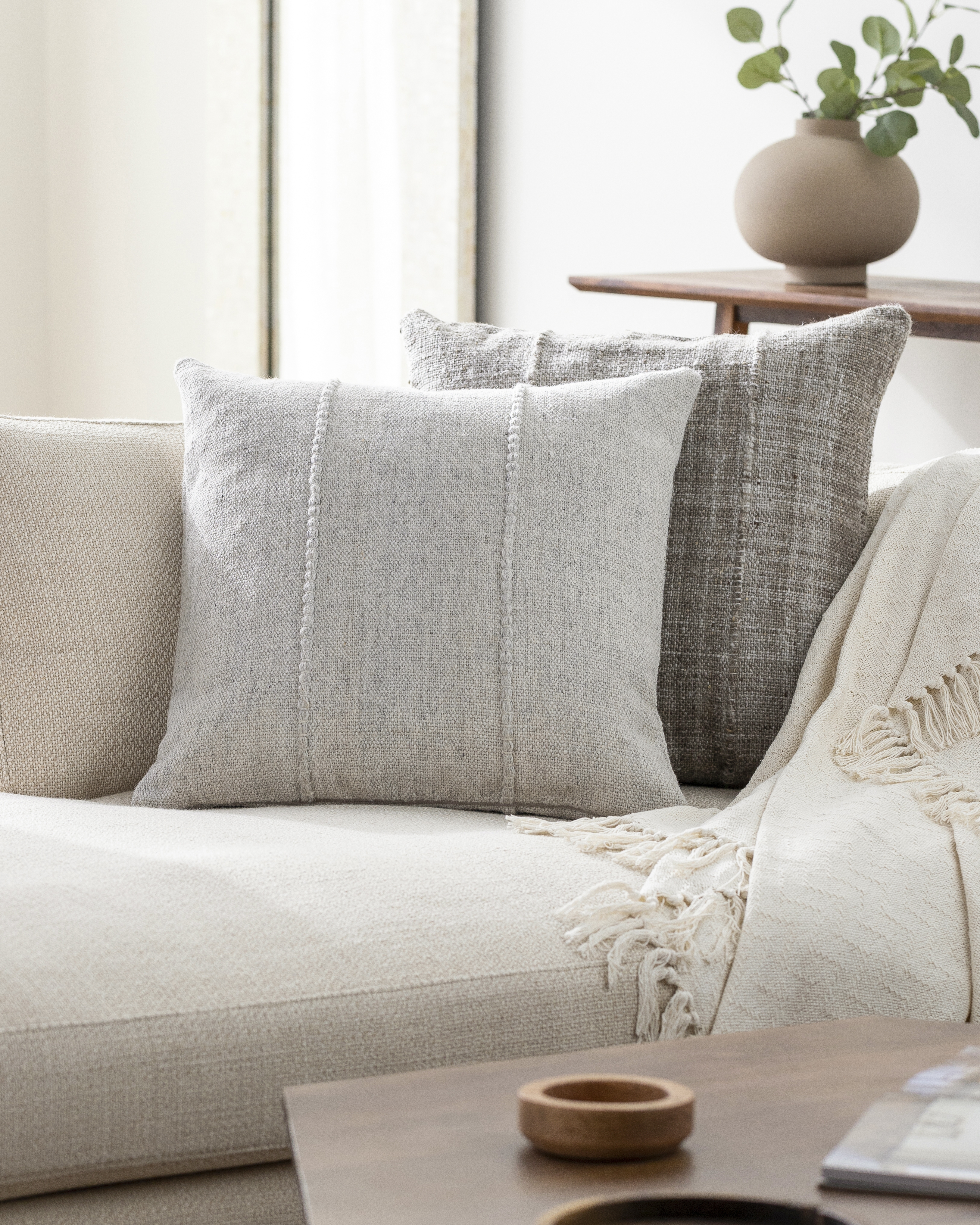 Mudcloth MUO-001 18"L x 18"W Down Filled Pillow - Image 1