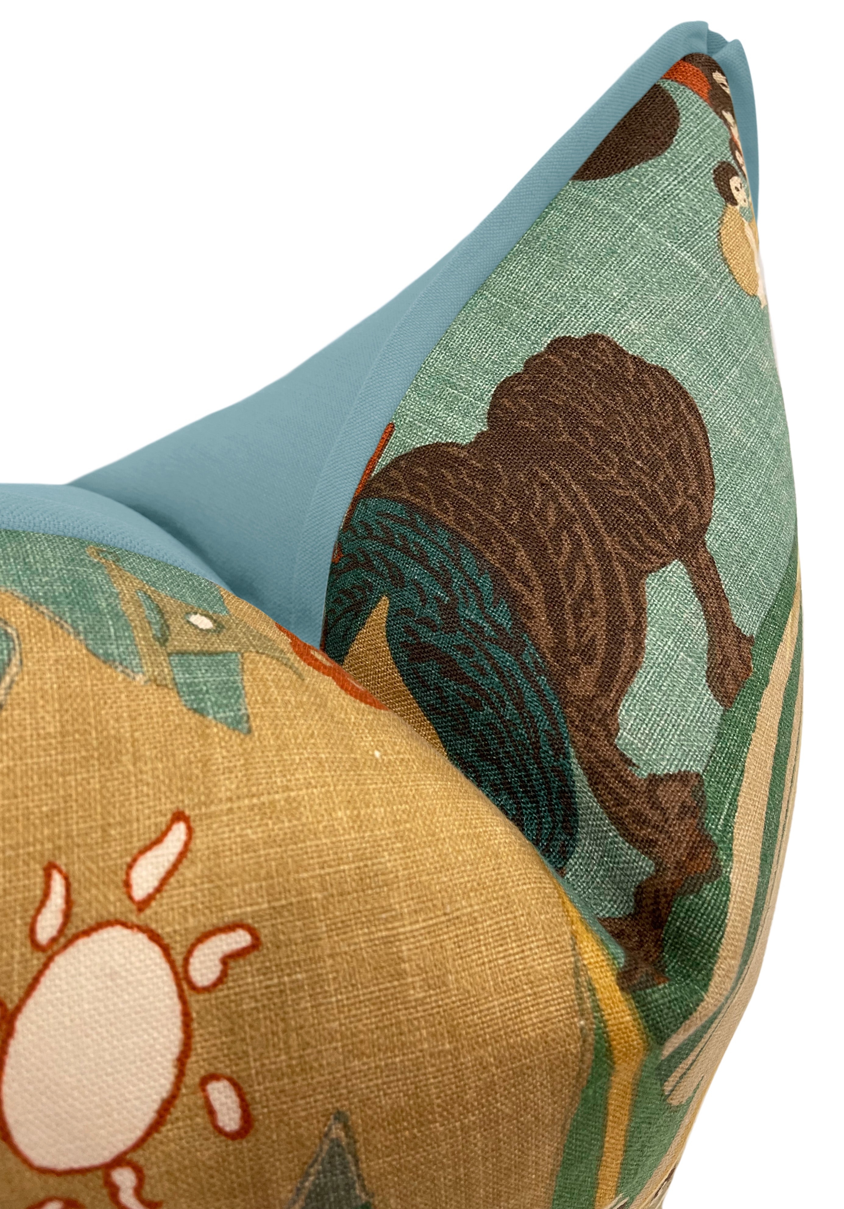 PEARL RIVER // JADE | SCHUMACHER - 20" X 20" / BUTTERFLY FLANGE / Hydrangea Blue - Image 0