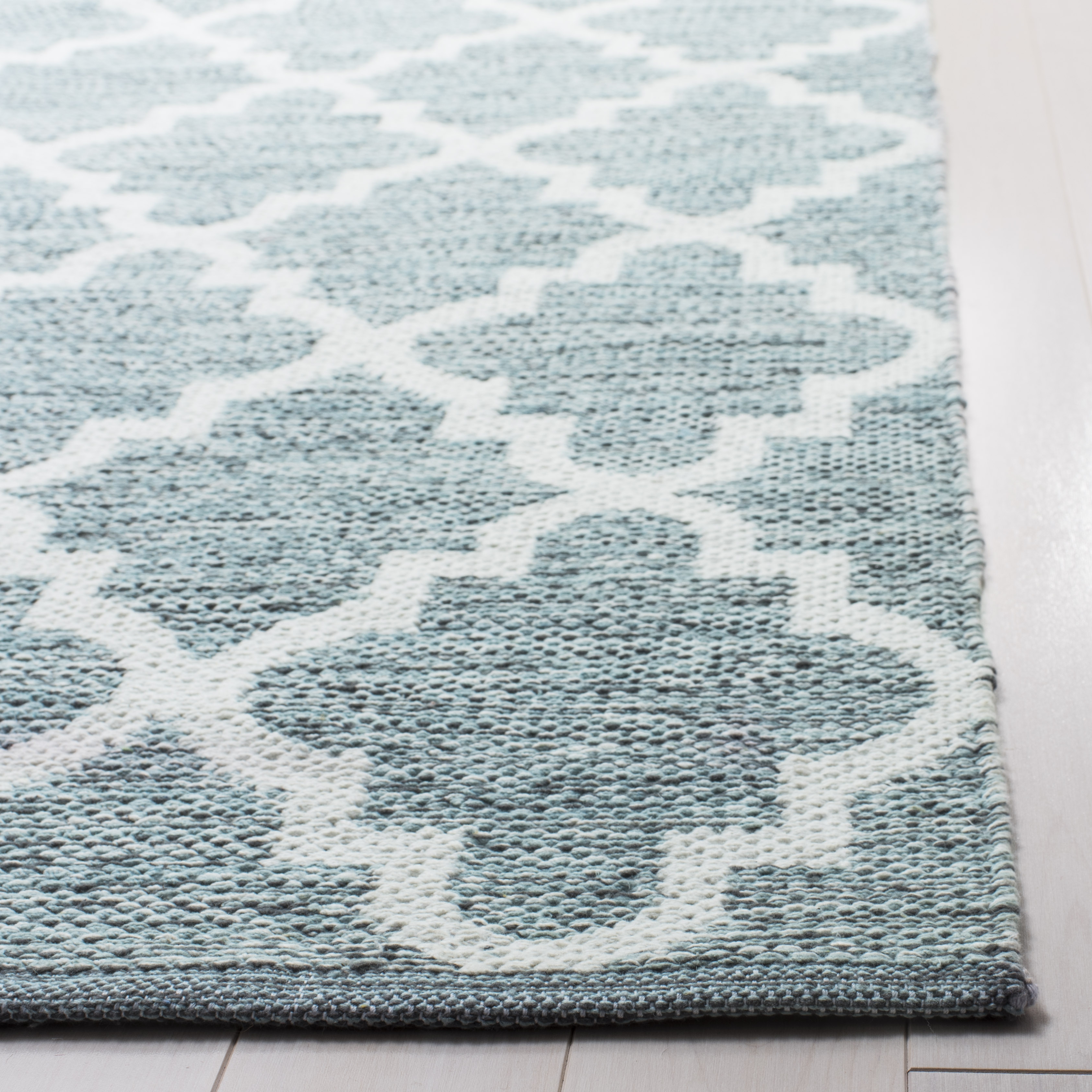 Arlo Home Hand Woven Area Rug, MTK611T, Mint/Ivory,  5' X 8' - Image 2