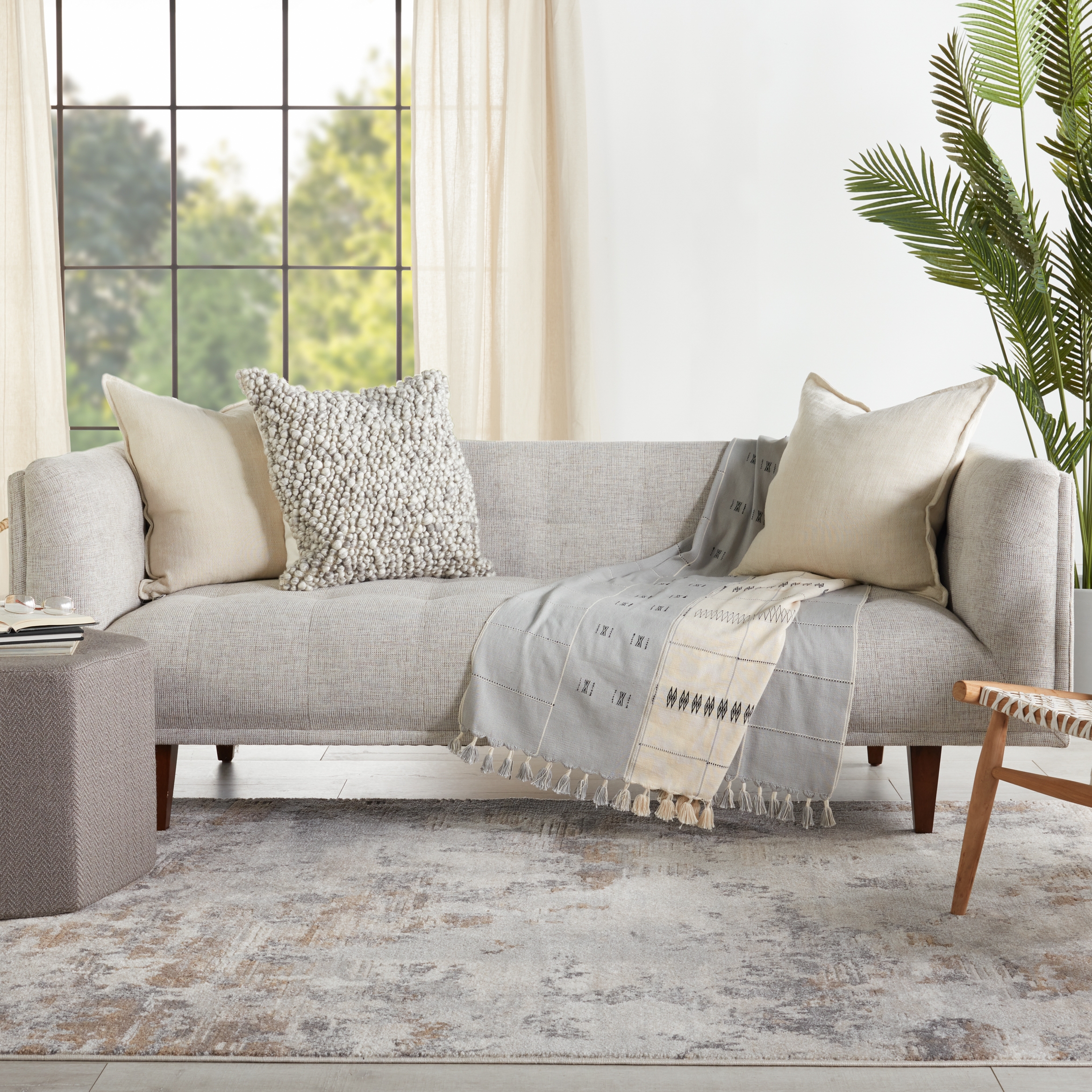 Vibe by Louna Abstract Light Gray/ Gold Area Rug (4'X6') - Image 5