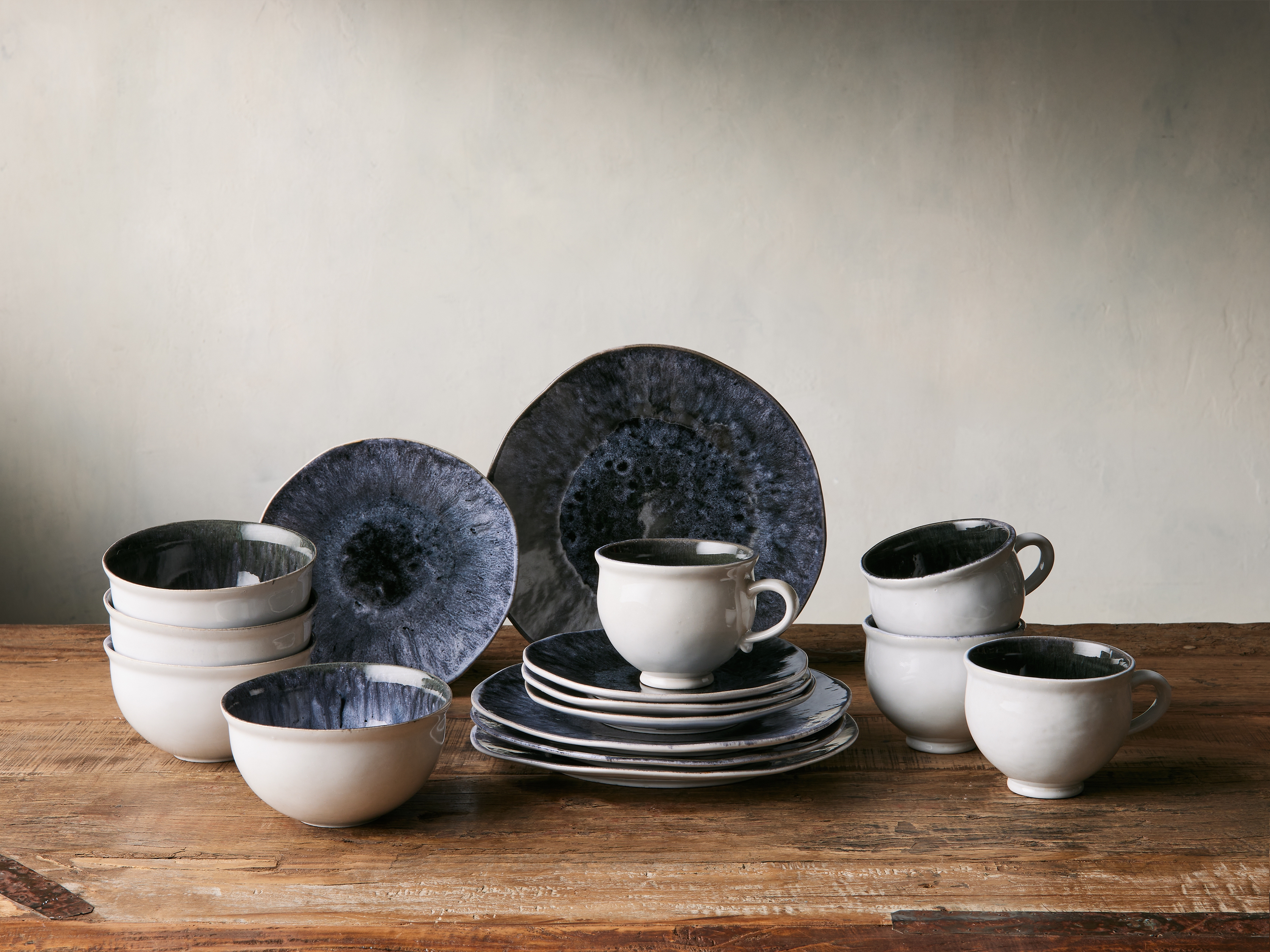 Luna Dinnerware with Cereal Bowls (Set Of 16) in Stoneware Blue - Image 0