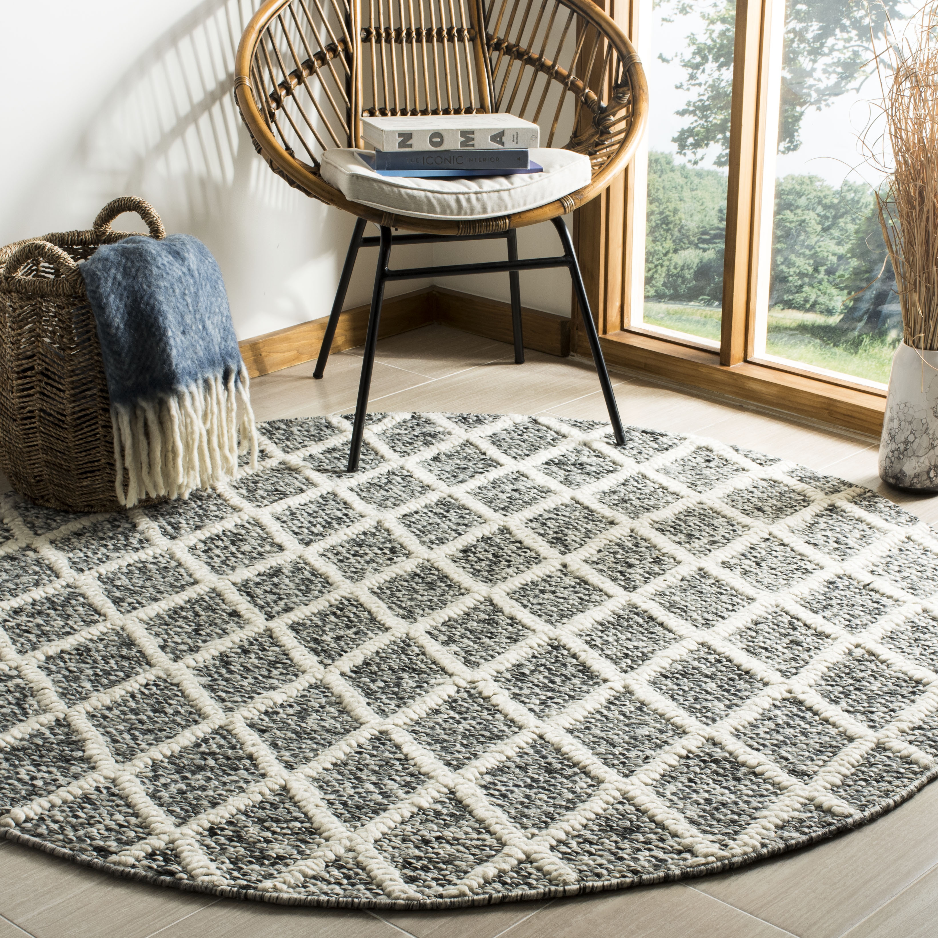 Arlo Home Hand Woven Area Rug, NAT711C, Ivory/Black,  6' X 6' Round - Image 1