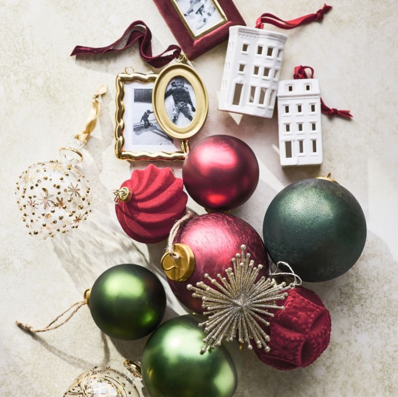 Gold Scalloped Photo Frame Christmas Tree Ornament - Image 1