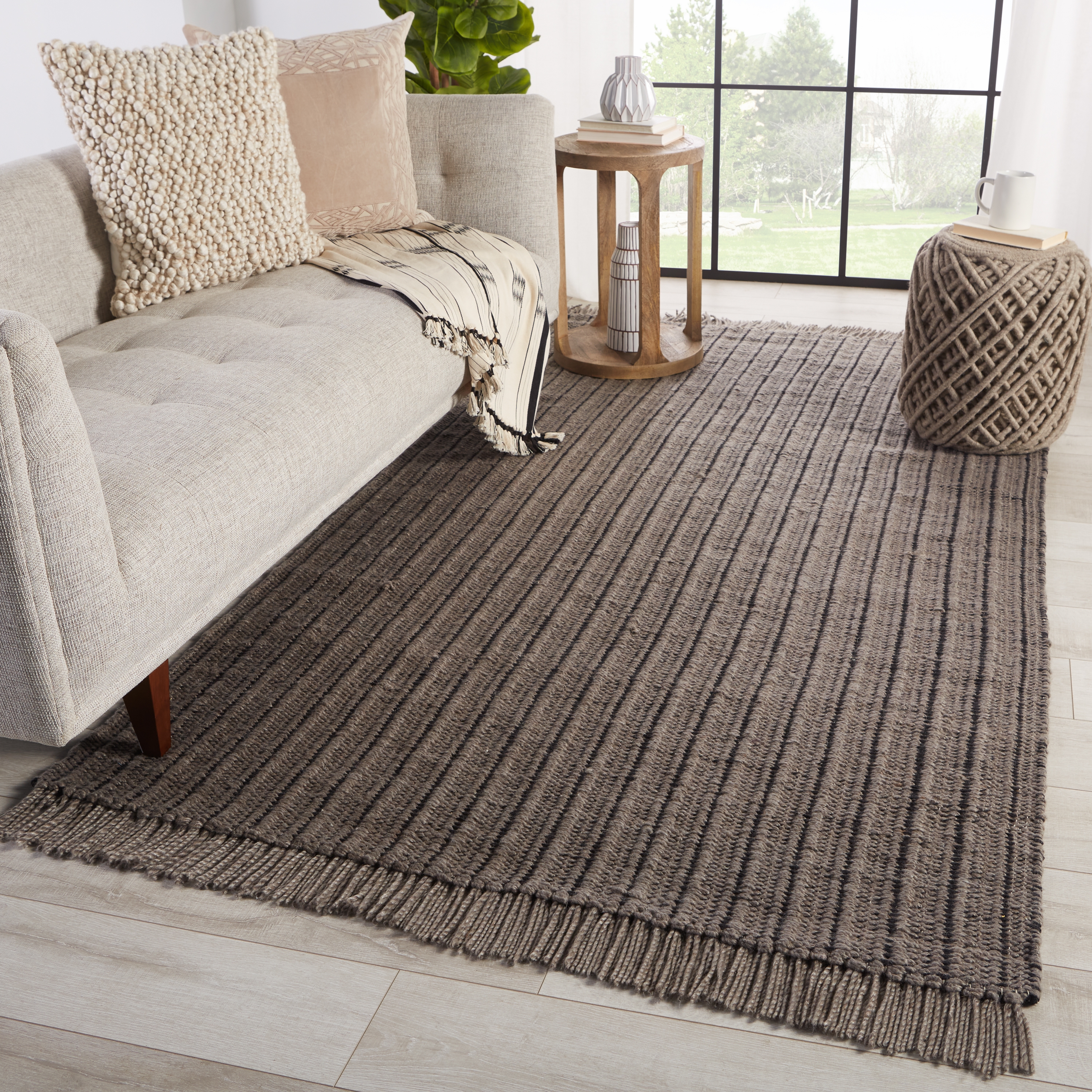 Poise Handwoven Solid Gray/ Black Area Rug (8'X10') - Image 4