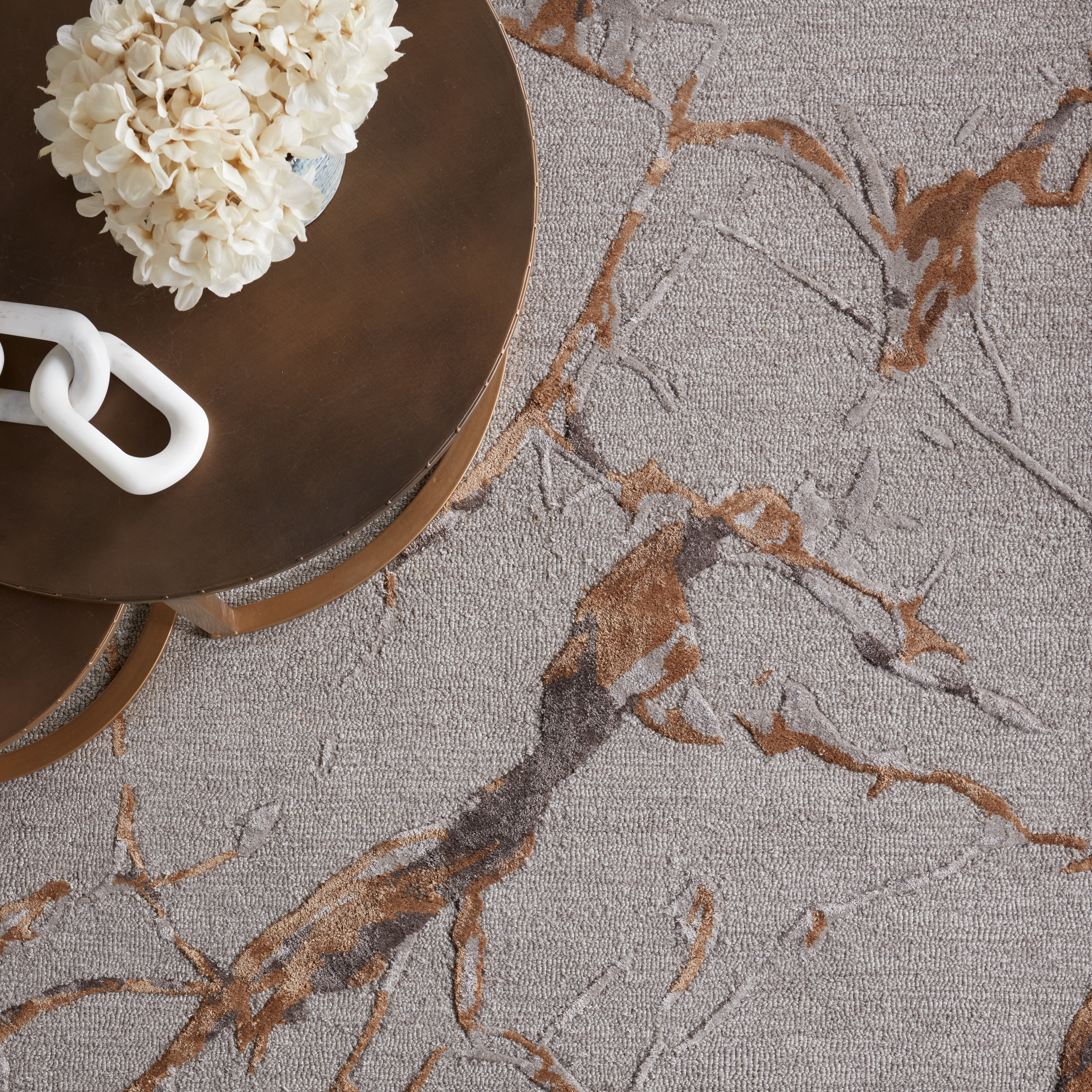 Shattered Handmade Abstract Light Gray/ Gold Area Rug (8'X10') - Image 6