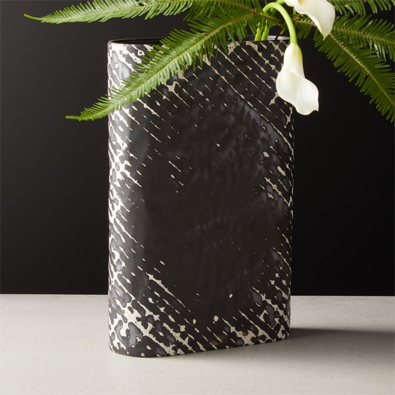 Chain Link Vase - Image 1