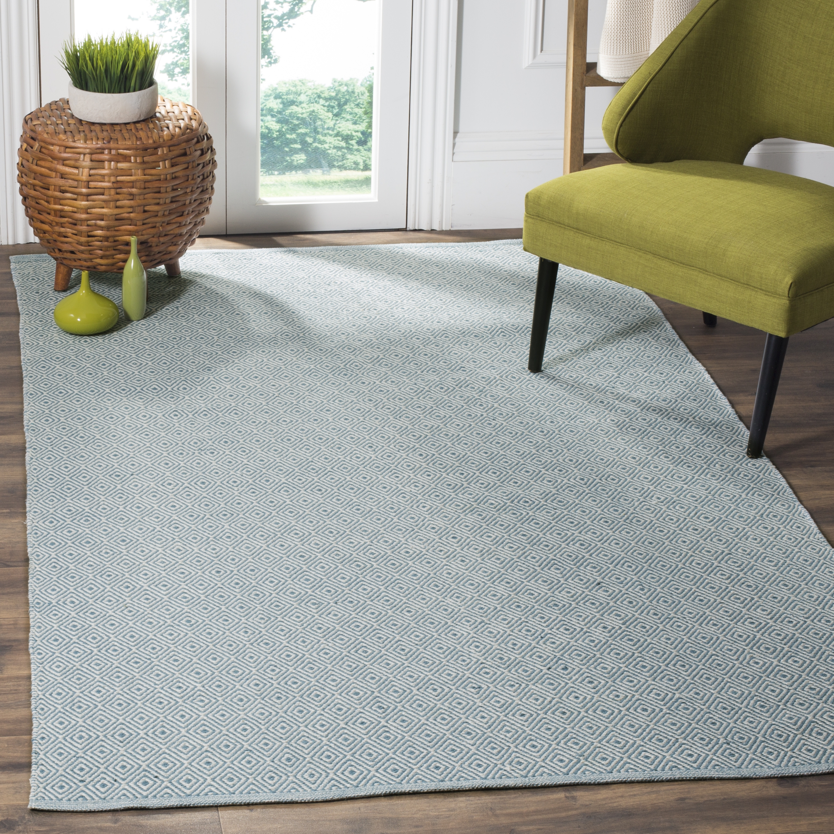 Arlo Home Hand Woven Area Rug, MTK515D, Ivory/Light Blue,  5' X 8' - Image 1