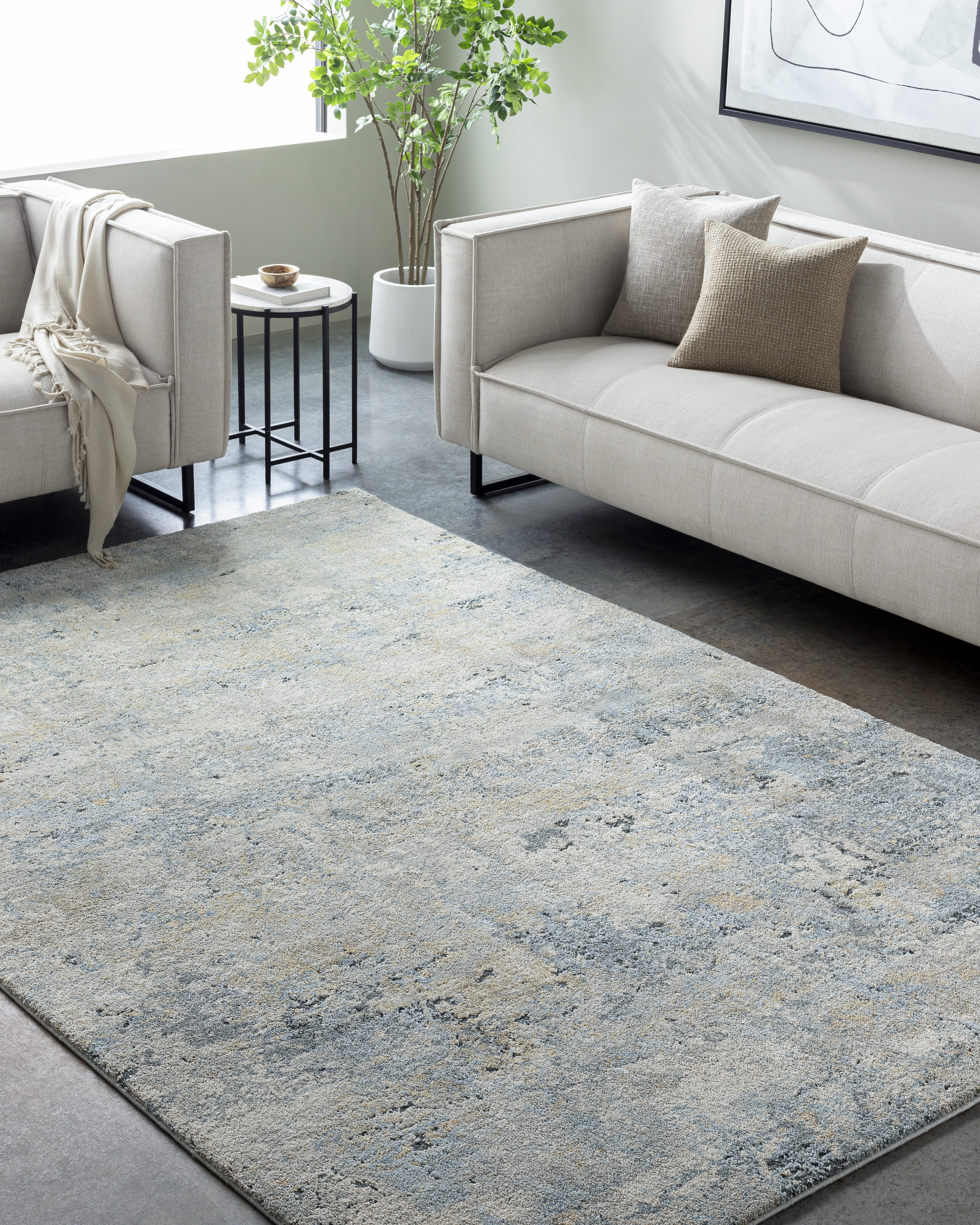 Avellino Gray Indoor 5'3" x 7' Machine Woven Rug - Image 1