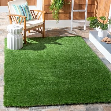 Long Turf Indoor/Outdoor Rug, 4'x6', Green - Image 1