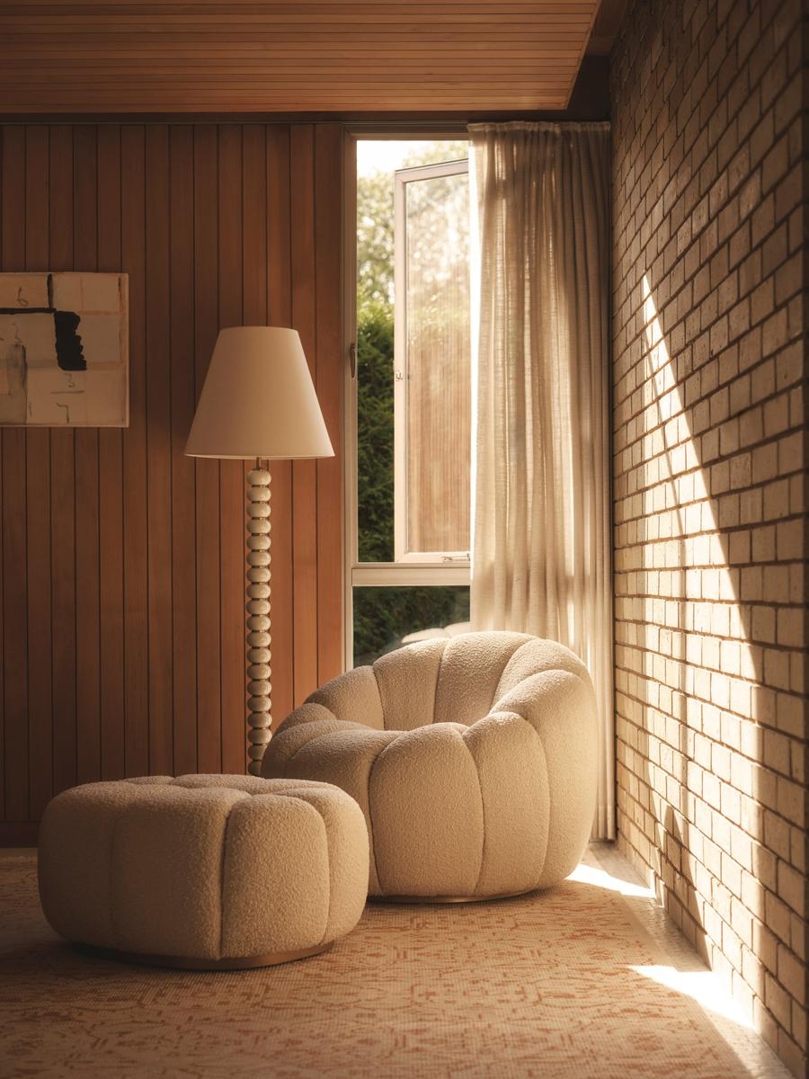 Garret Footstool, Boucle, US - Image 0