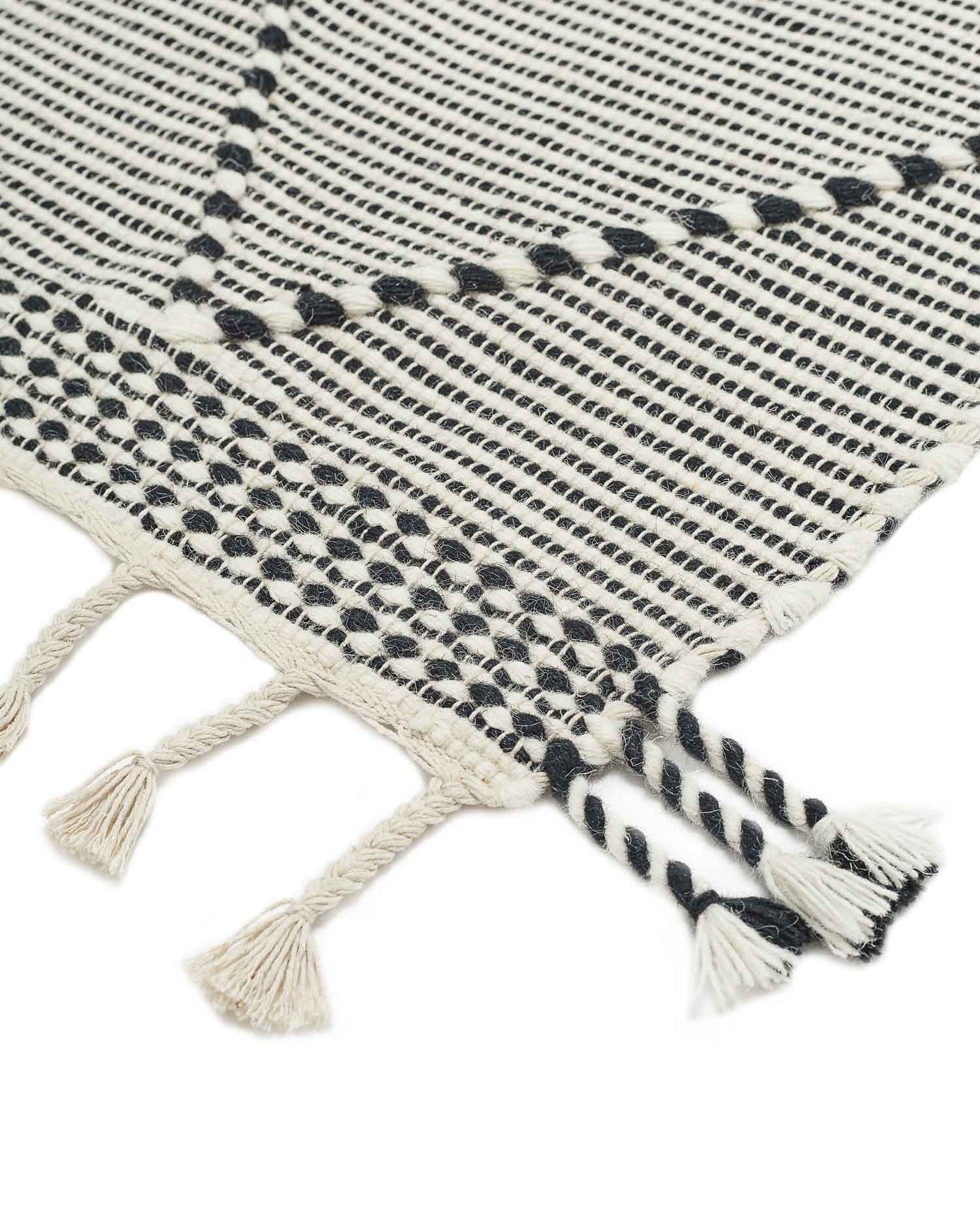 Taza Handwoven Wool Rug - Image 3