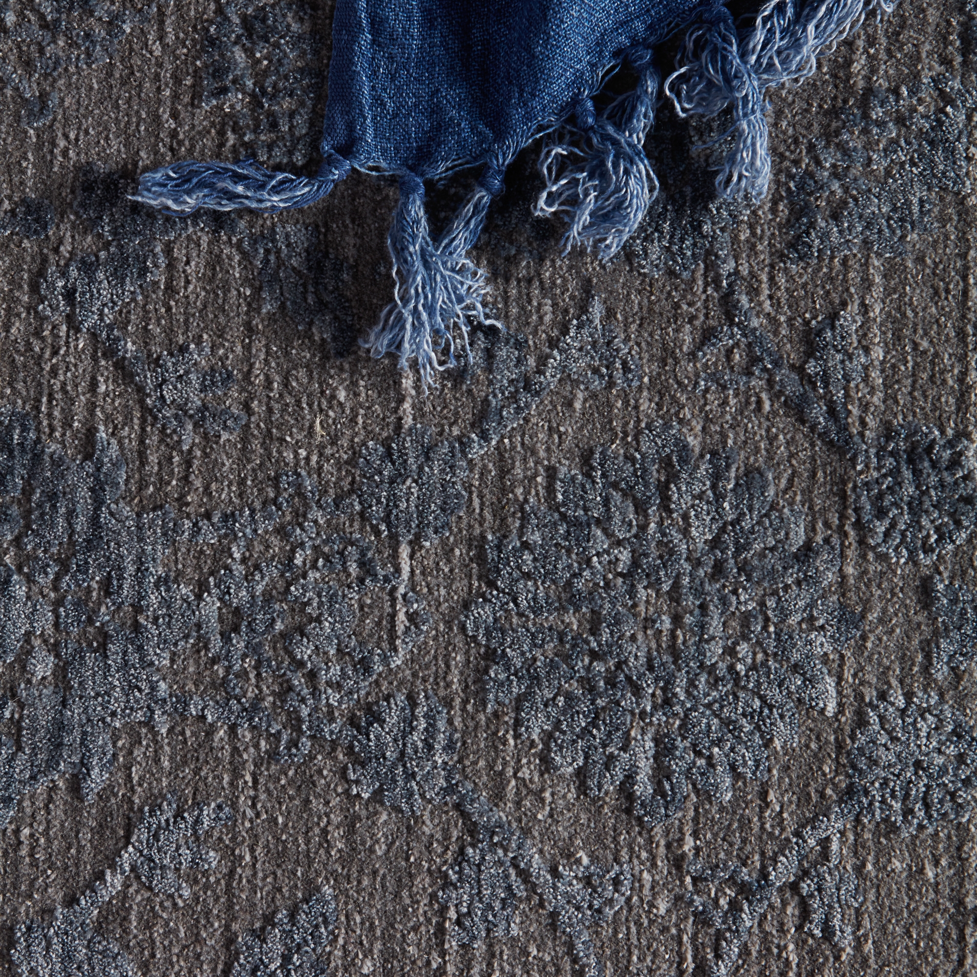 Indio Oriental Blue/ Gray Runner Rug (2'6"X8') - Image 7