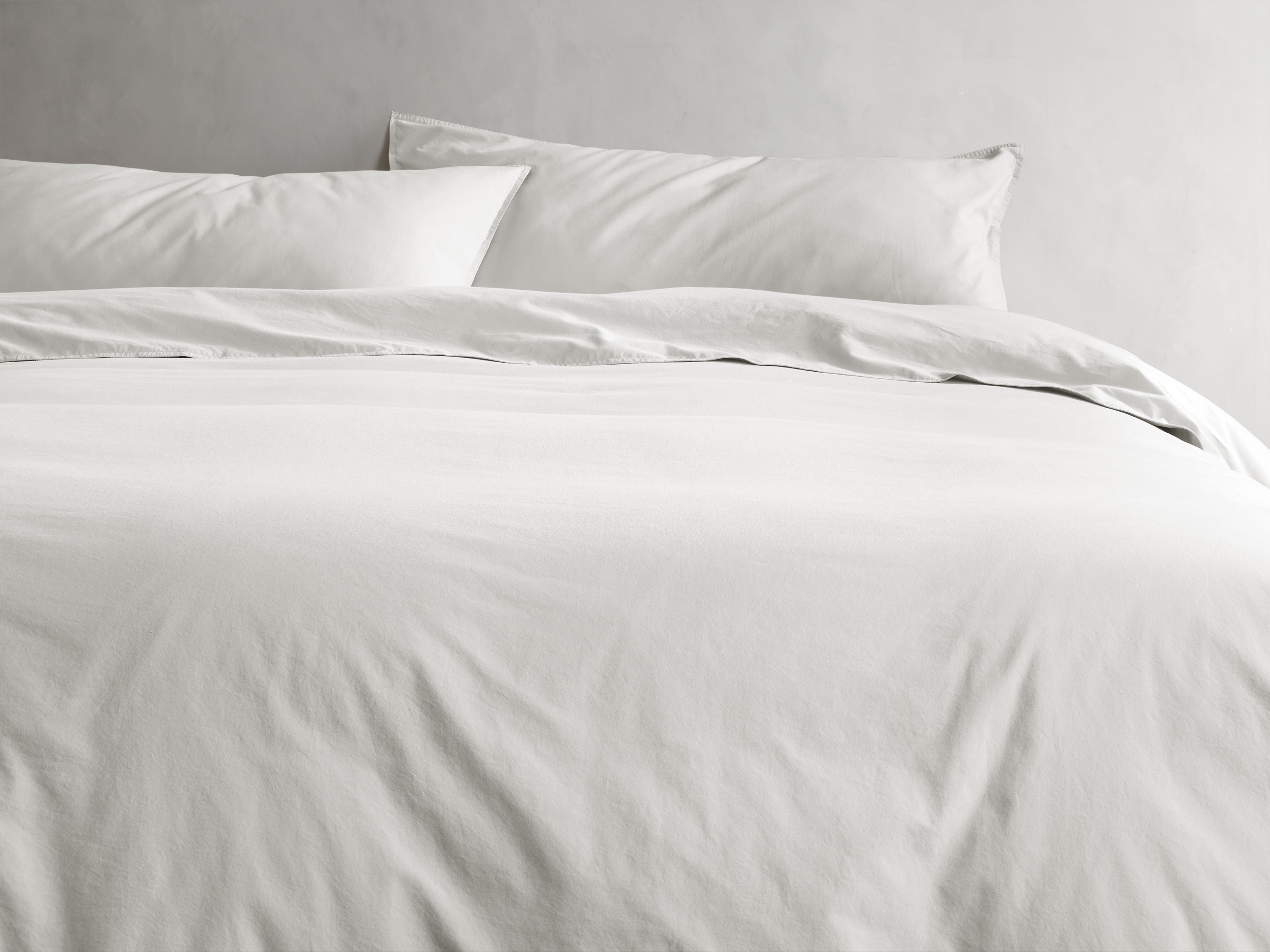 Italian Garment-Dyed Duvet Percale Queen in White - Image 0