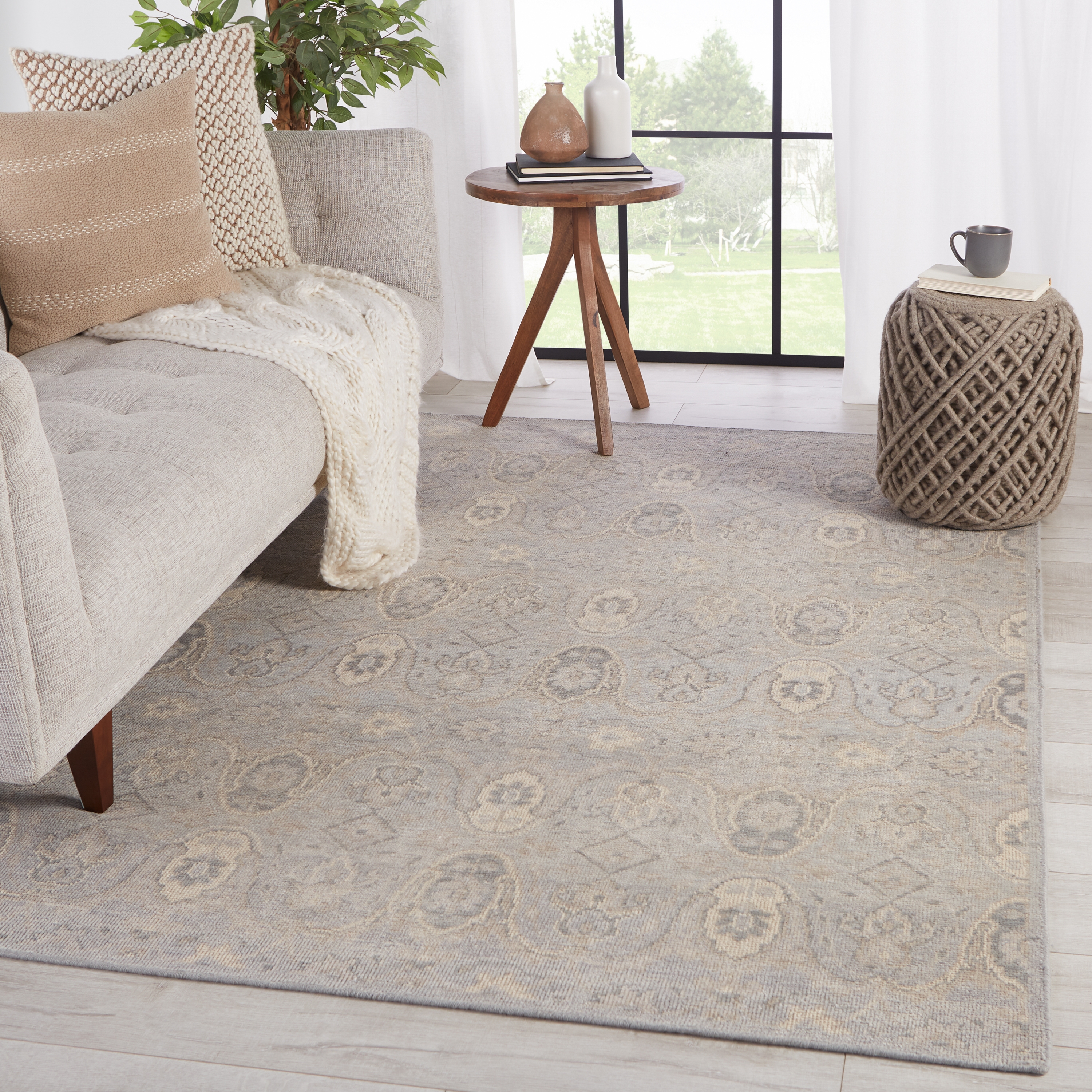 Williamsburg Hand-Knotted Trellis Gray/ Beige Area Rug (6'X9') - Image 4