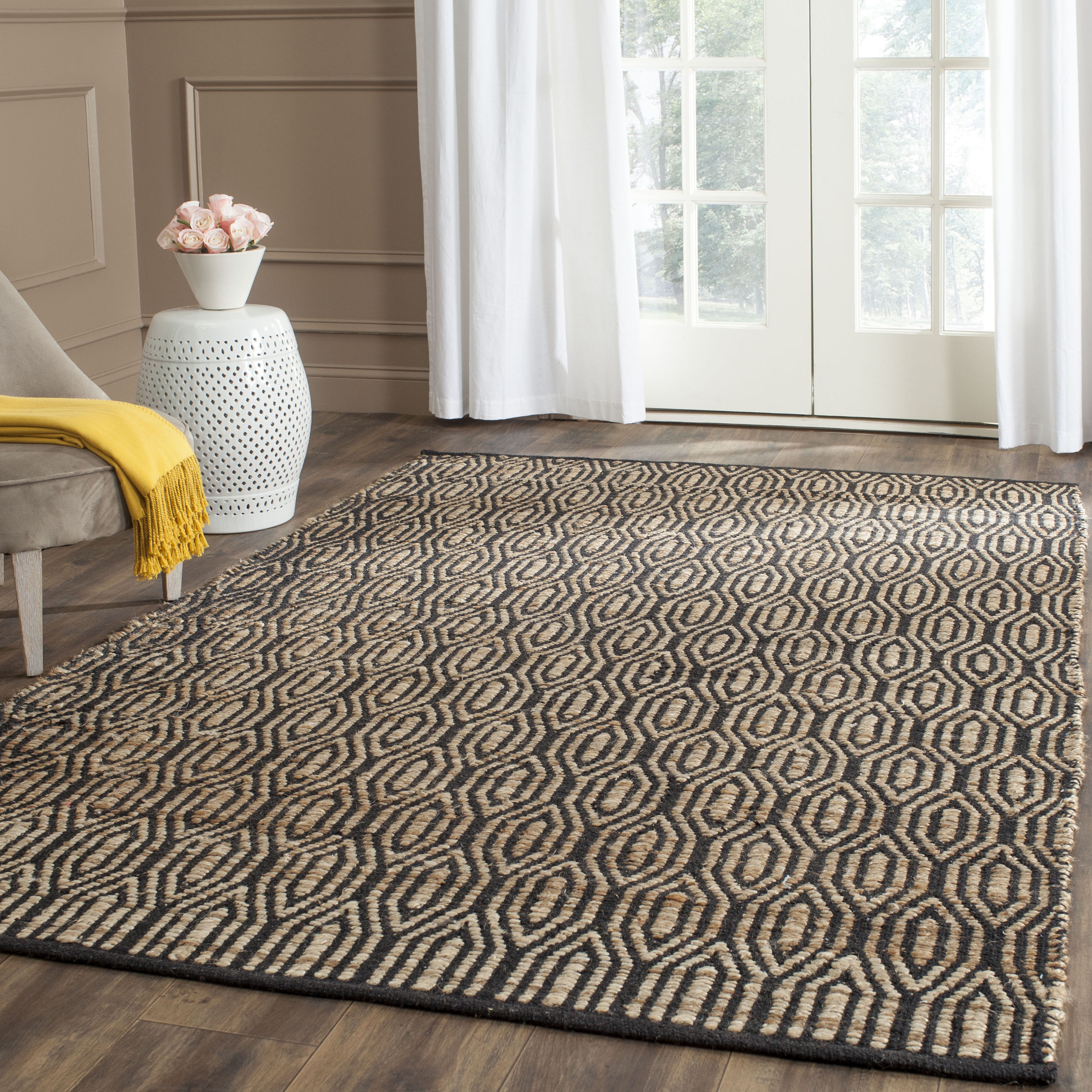 Arlo Home Hand Woven Area Rug, CAP822A, Black/Natural,  5' X 8' - Image 1