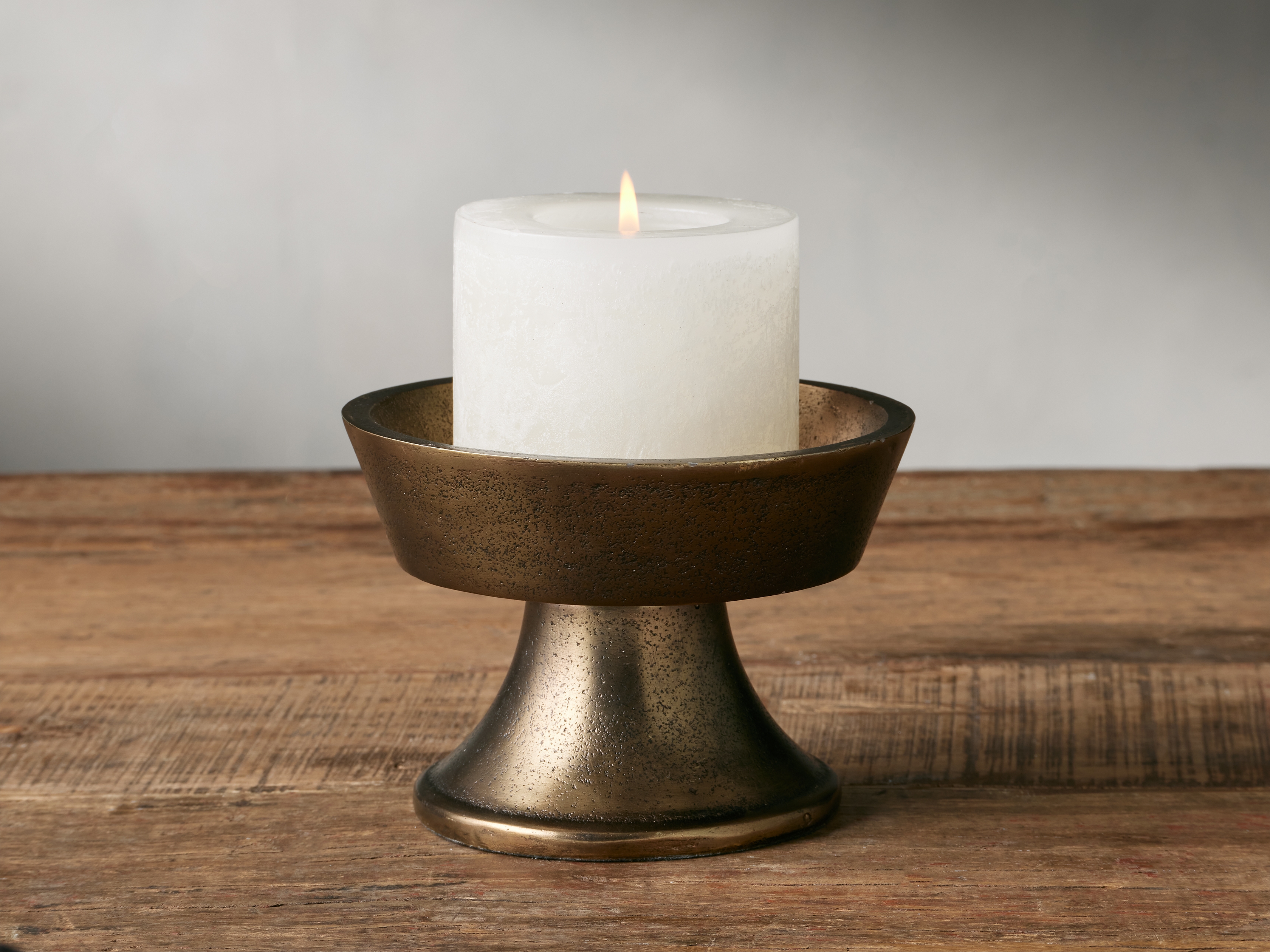 Camden Pillar Holder in Aluminum Brass - Image 0