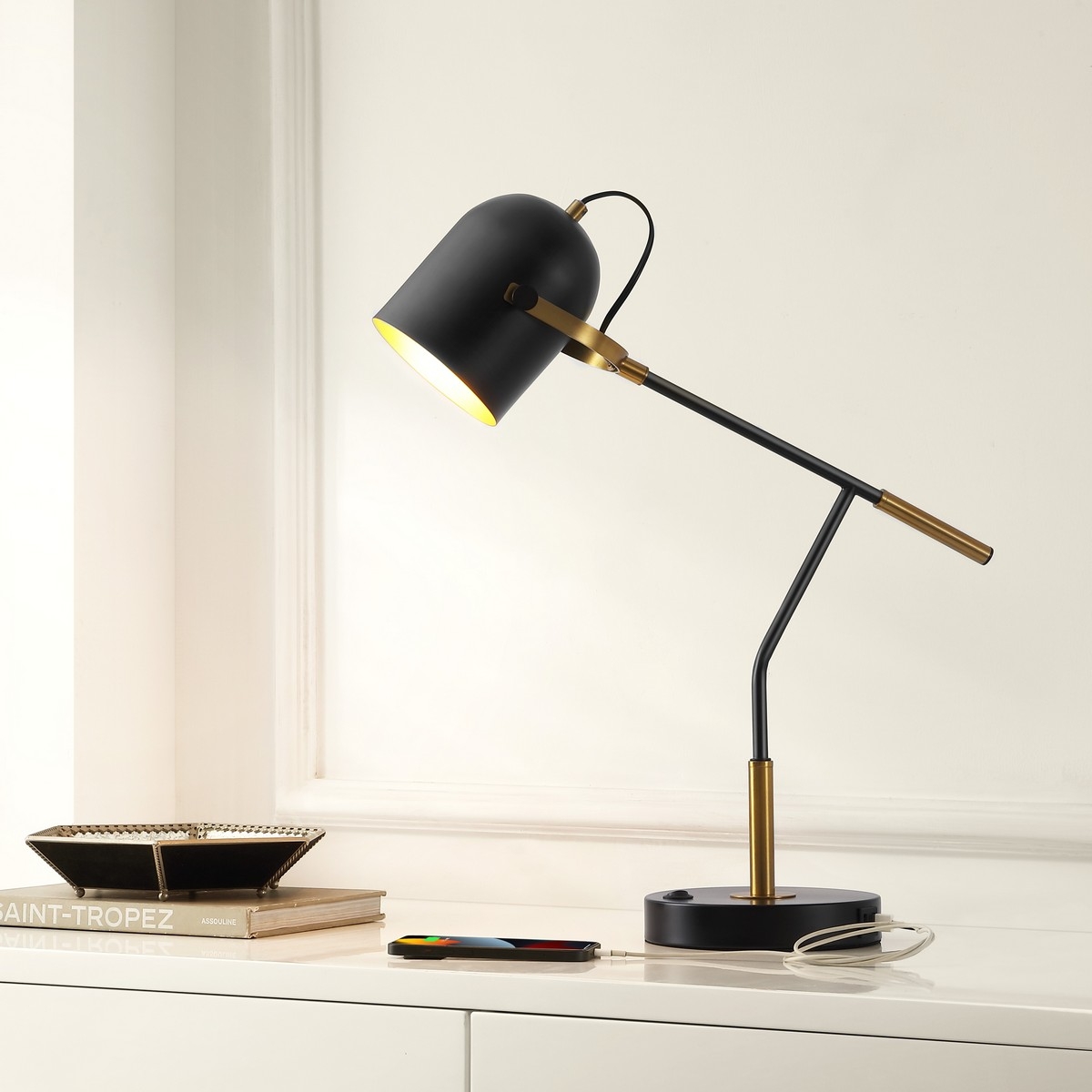 Mulaney 22" Table Lamp W/ Usb - Black / Brass - Safavieh - Image 2