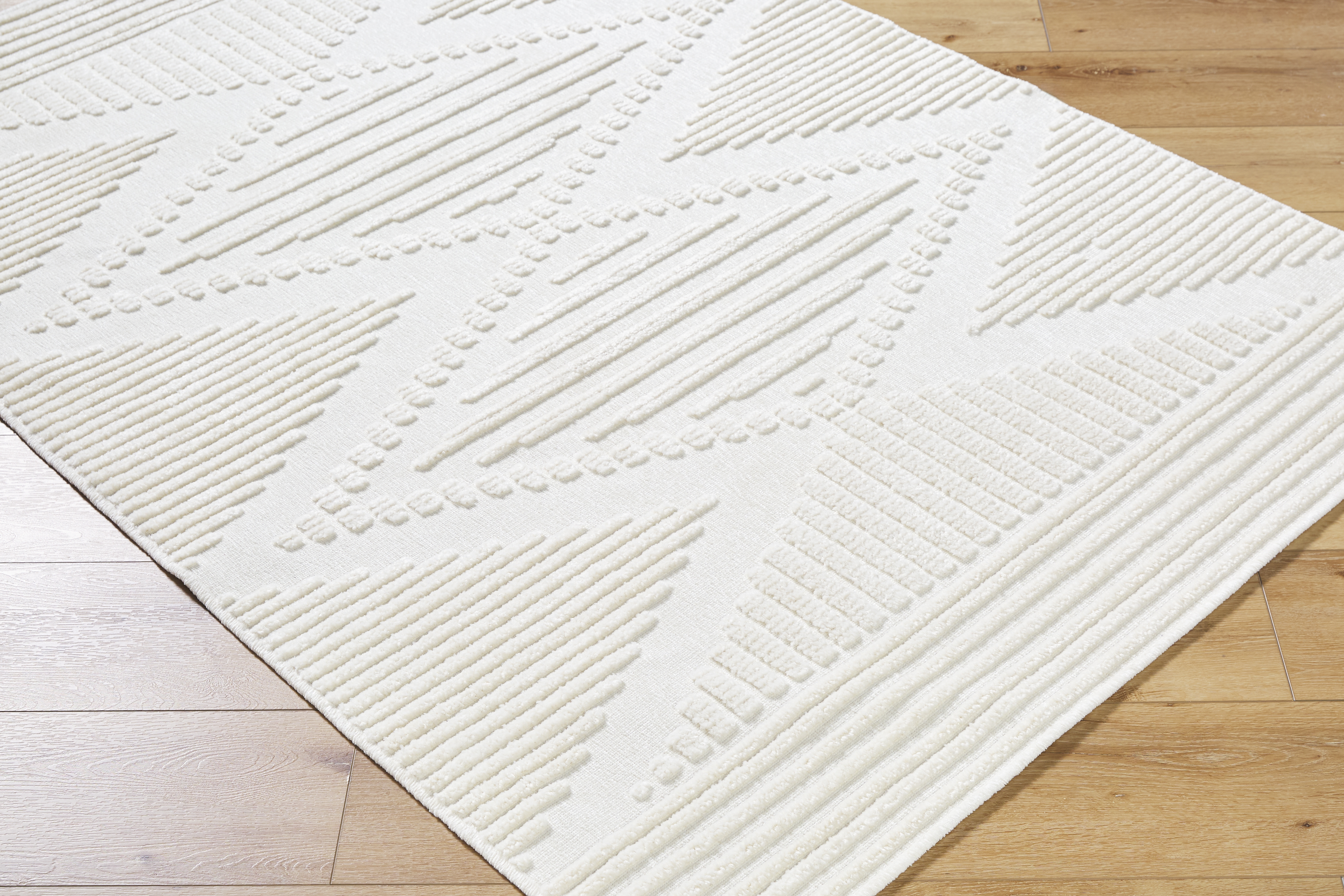 Lyna White Indoor 3'3" x 5' Machine Woven Rug - Image 4