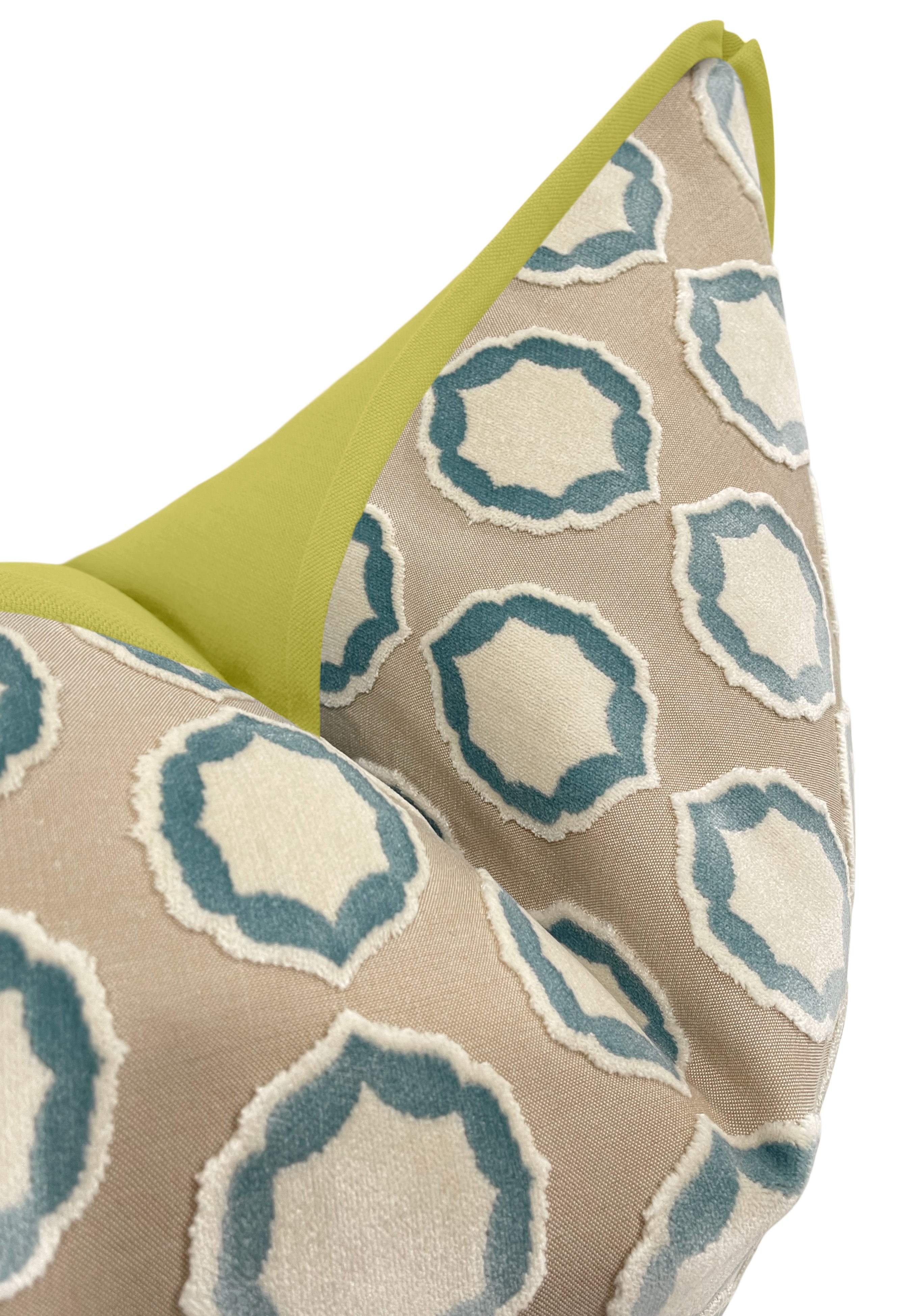TIANA // CIEL + IVOIRE | MANUEL CANOVAS - 20" X 20" / BUTTERFLY FLANGE / Chartreuse - Image 0