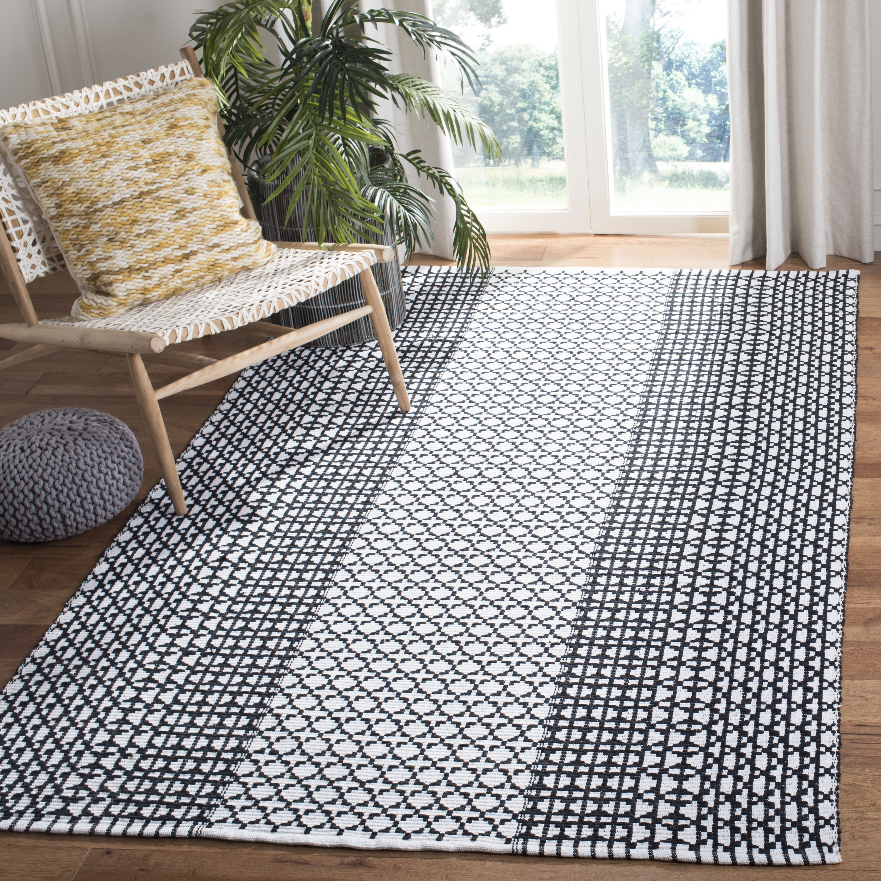 Arlo Home Hand Woven Area Rug, MTK617Z, Black/Ivory,  5' X 8' - Image 1